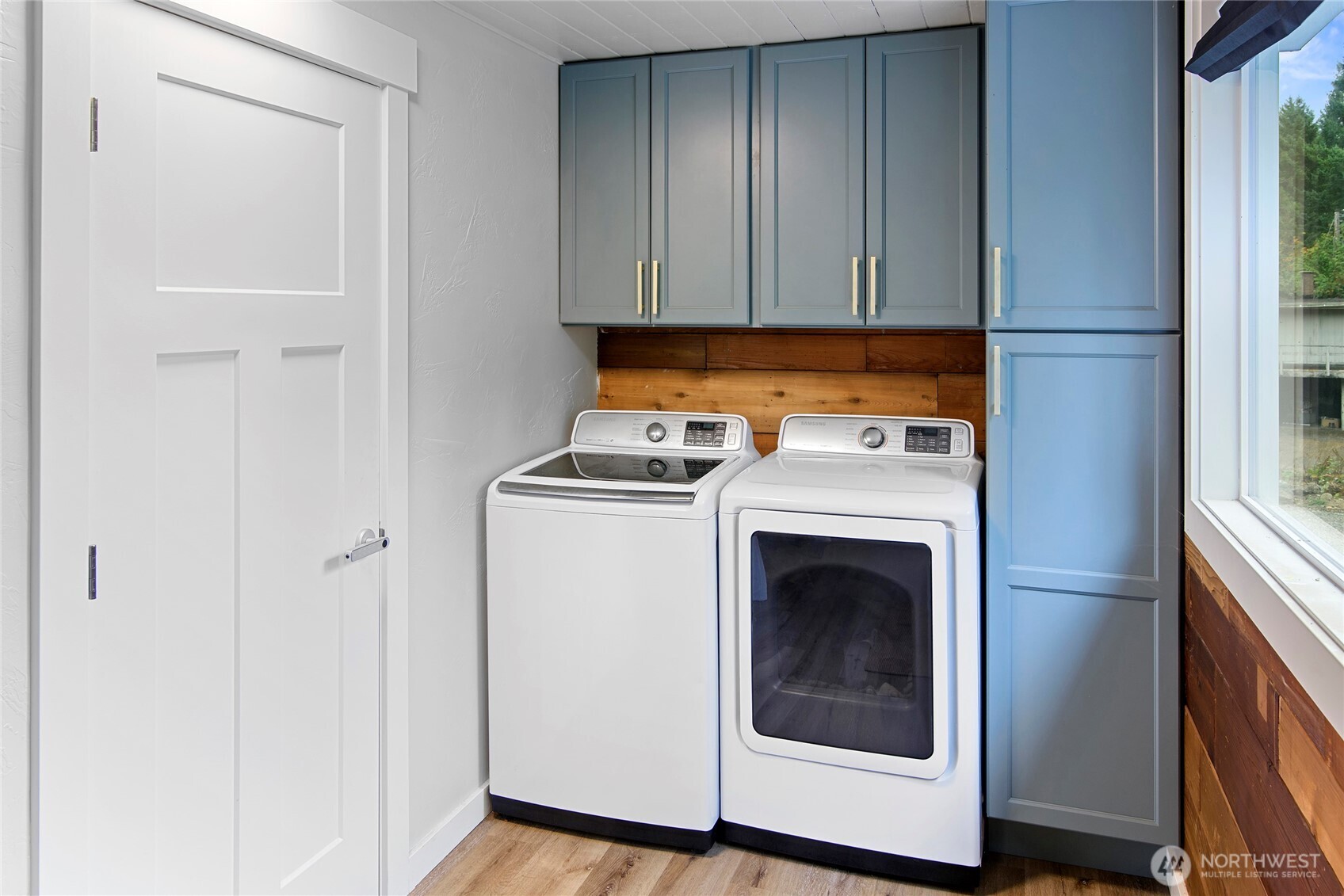 304292 Highway 101 Property Photo 35