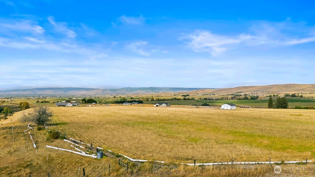 411 (nka) Rolling Hill Drive Property Photo 10