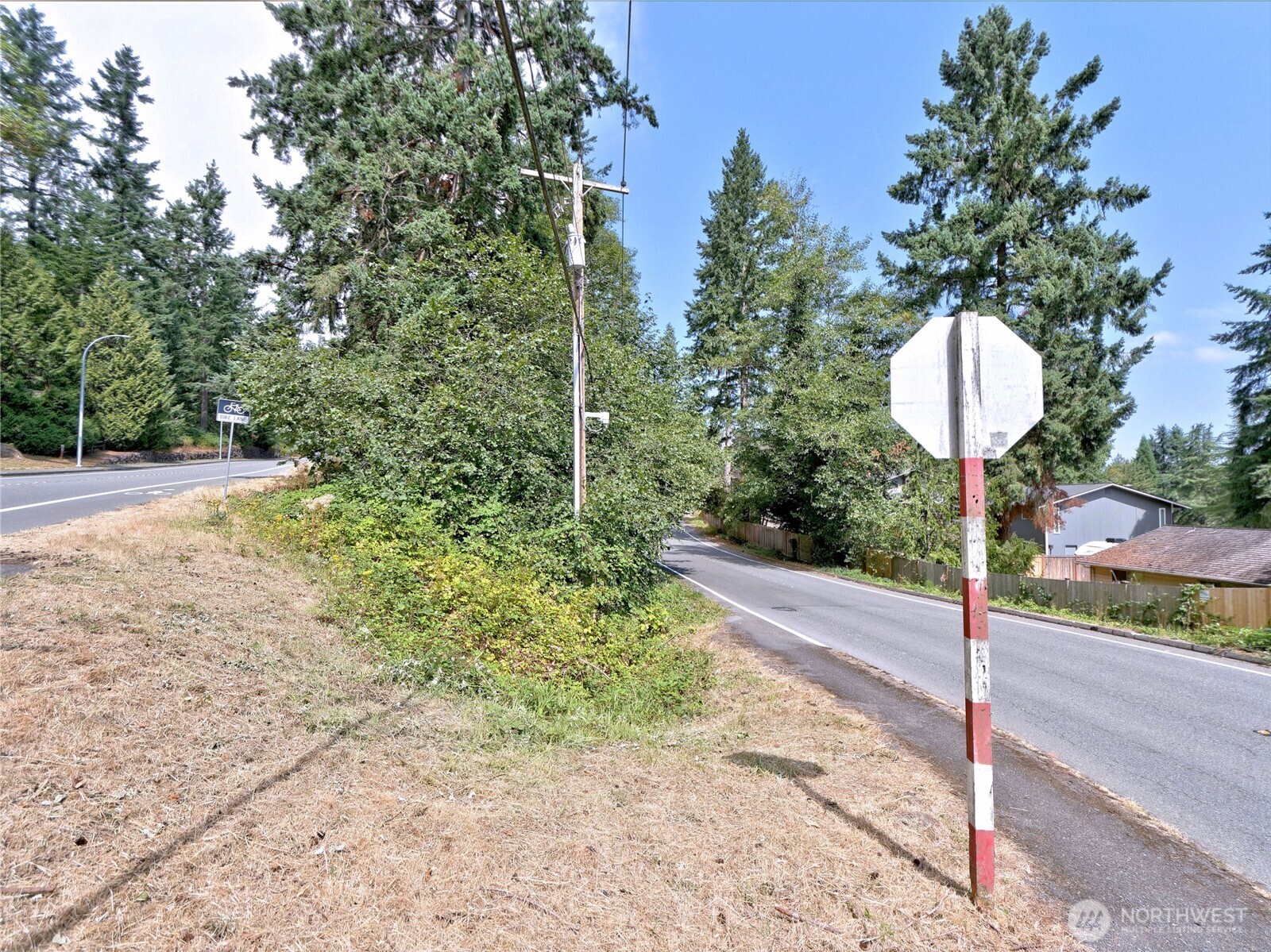 17204 Northup Way Property Photo 5