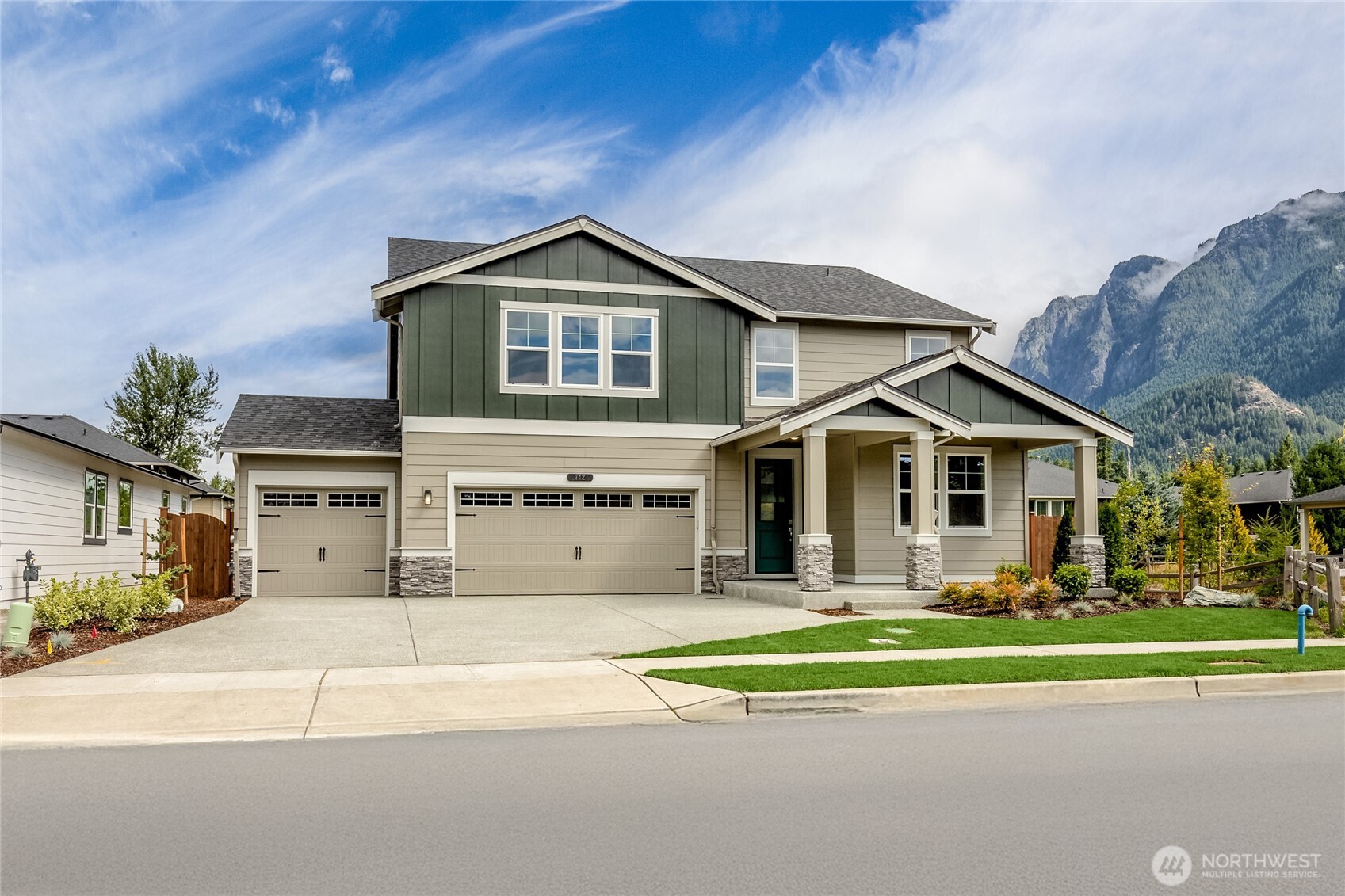 717 SE 12th Place 27 Property Photo 1