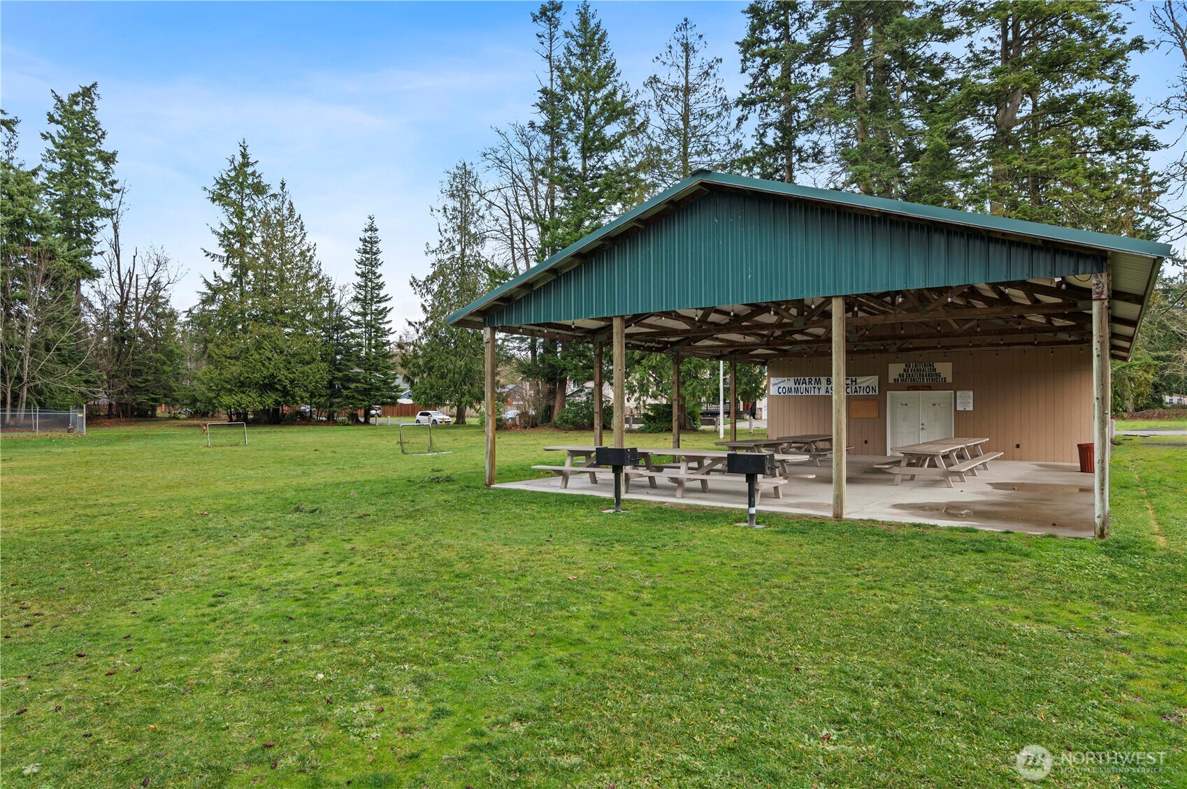 18927 84th Drive Property Photo 11