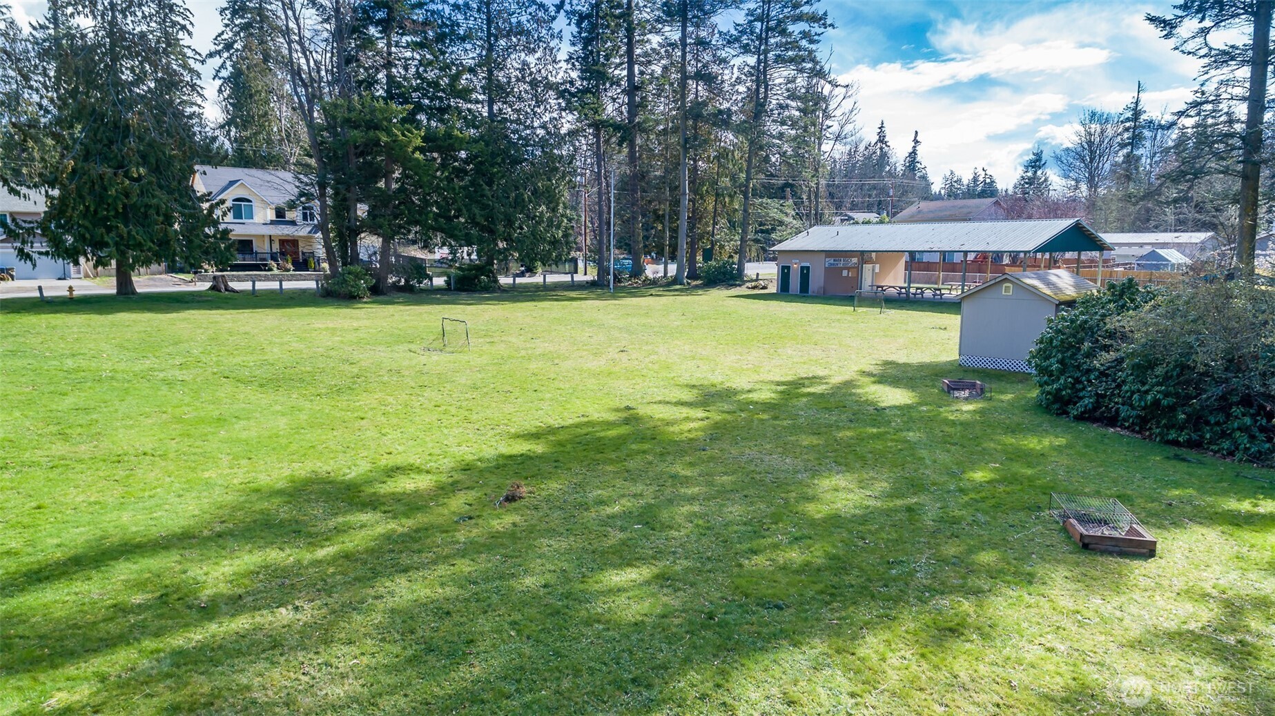 18927 84th Drive Property Photo 14