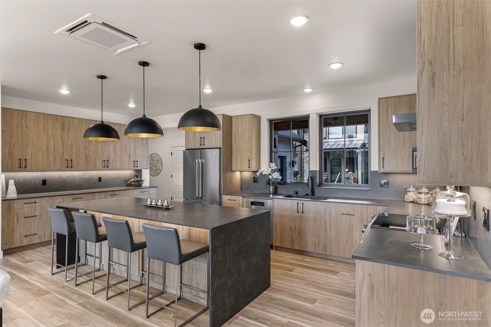 231 Skipping Stone Loop Property Photo 8