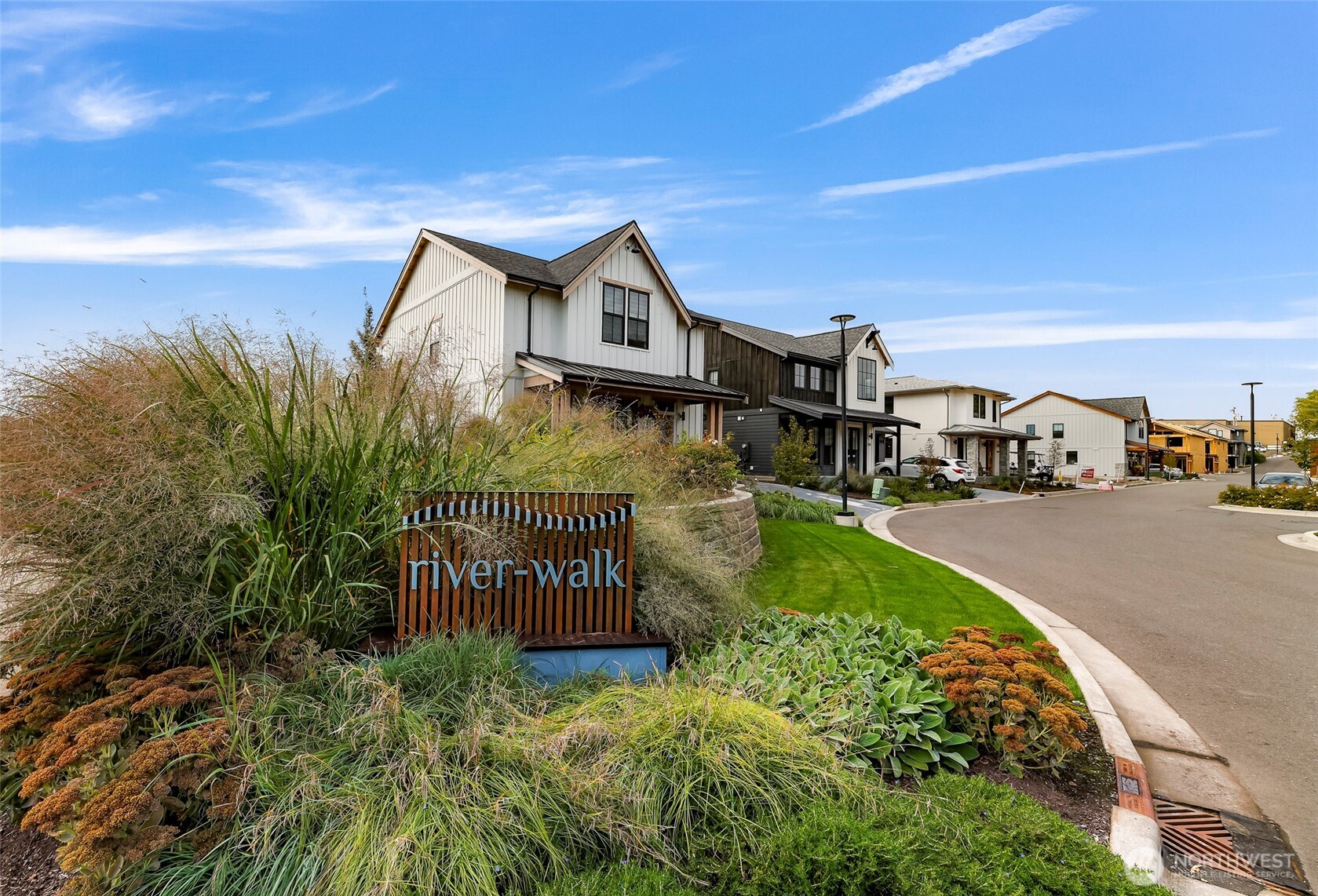 231 Skipping Stone Loop Property Photo 33