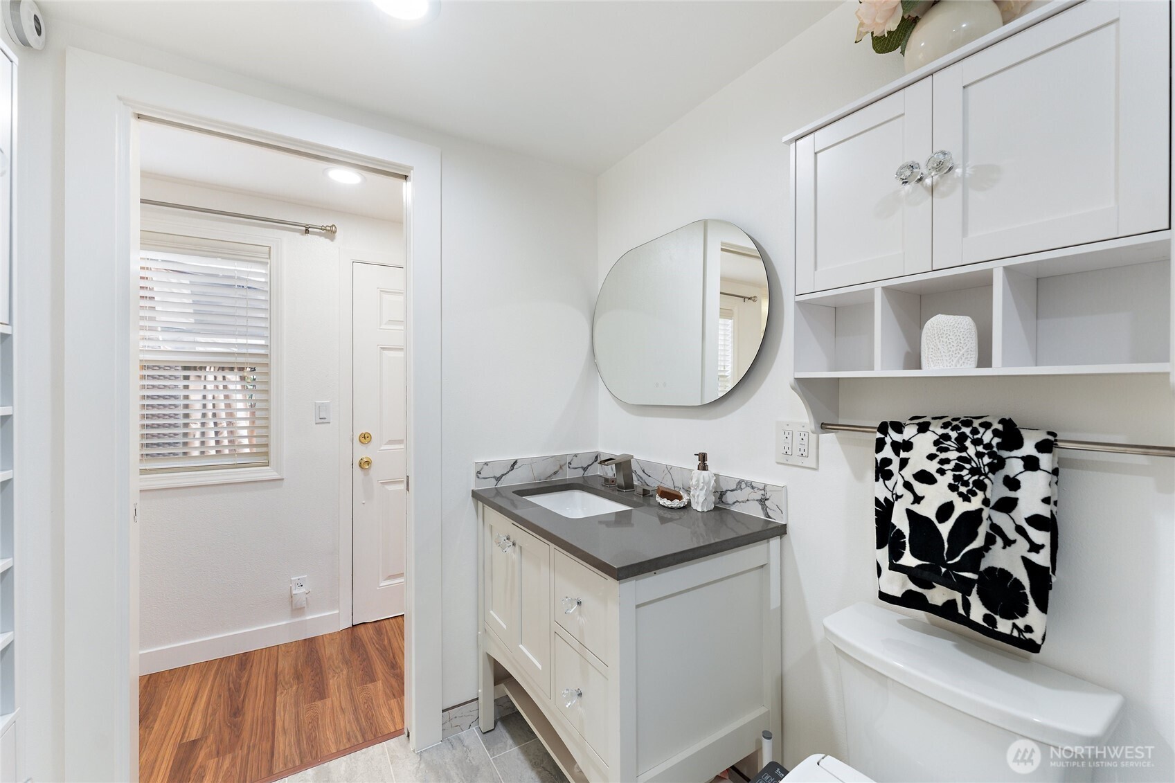 10107 Meridian Avenue Property Photo 9