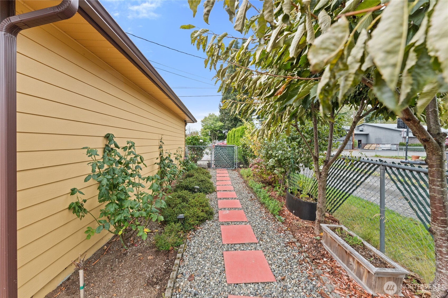 10107 Meridian Avenue Property Photo 24