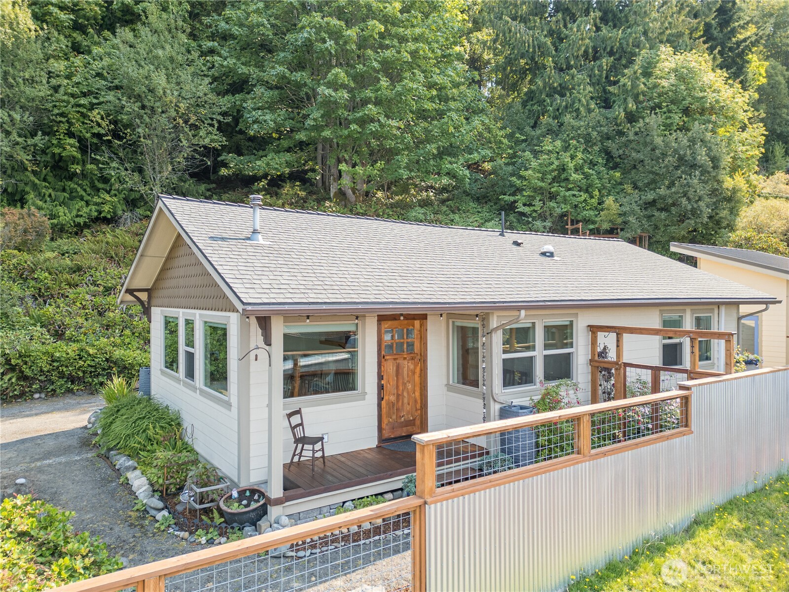 1136 E 7th Street Property Photo 1