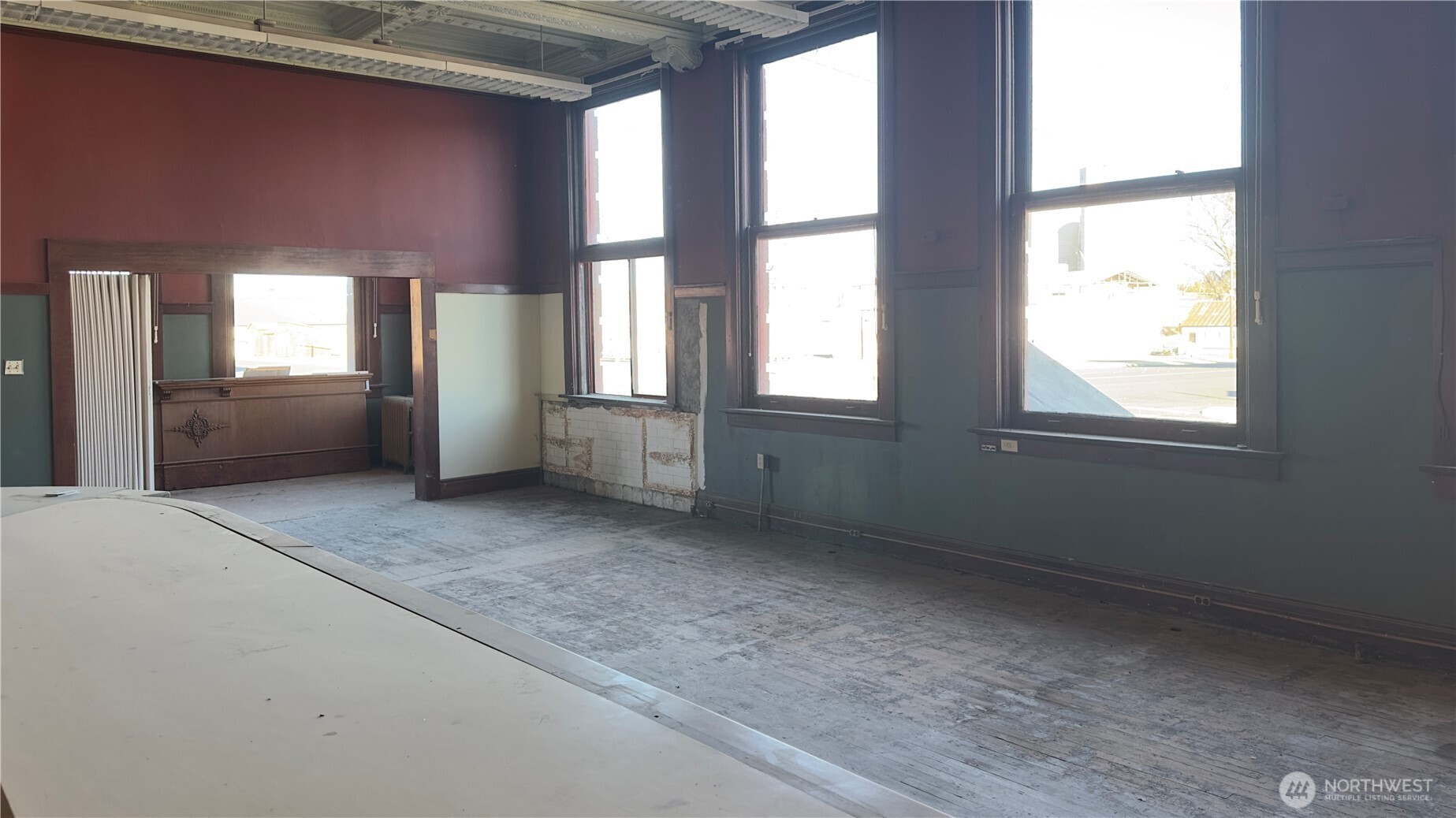 301 W Main Street Property Photo 14
