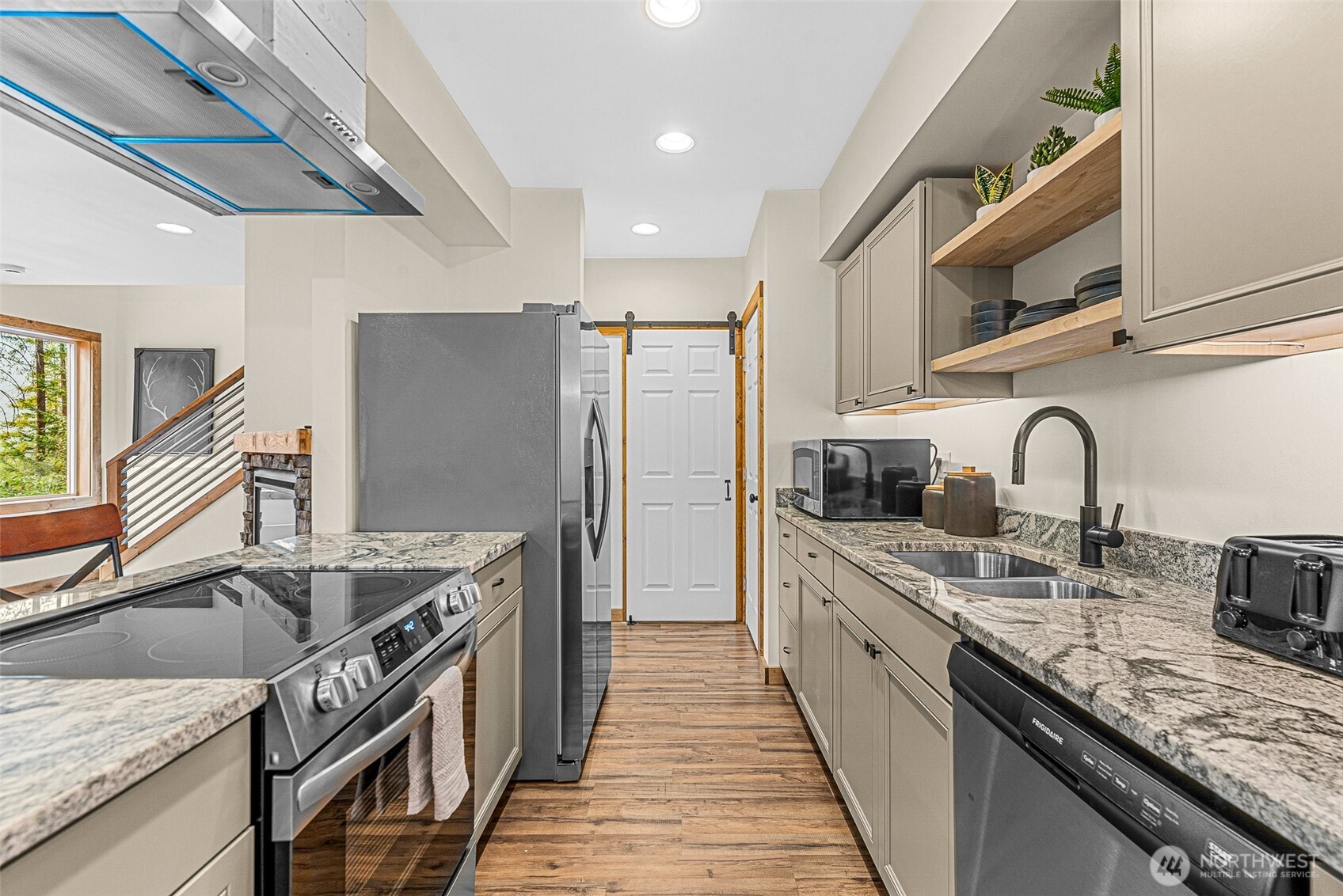 25615 Camp 12 Road Property Photo 14