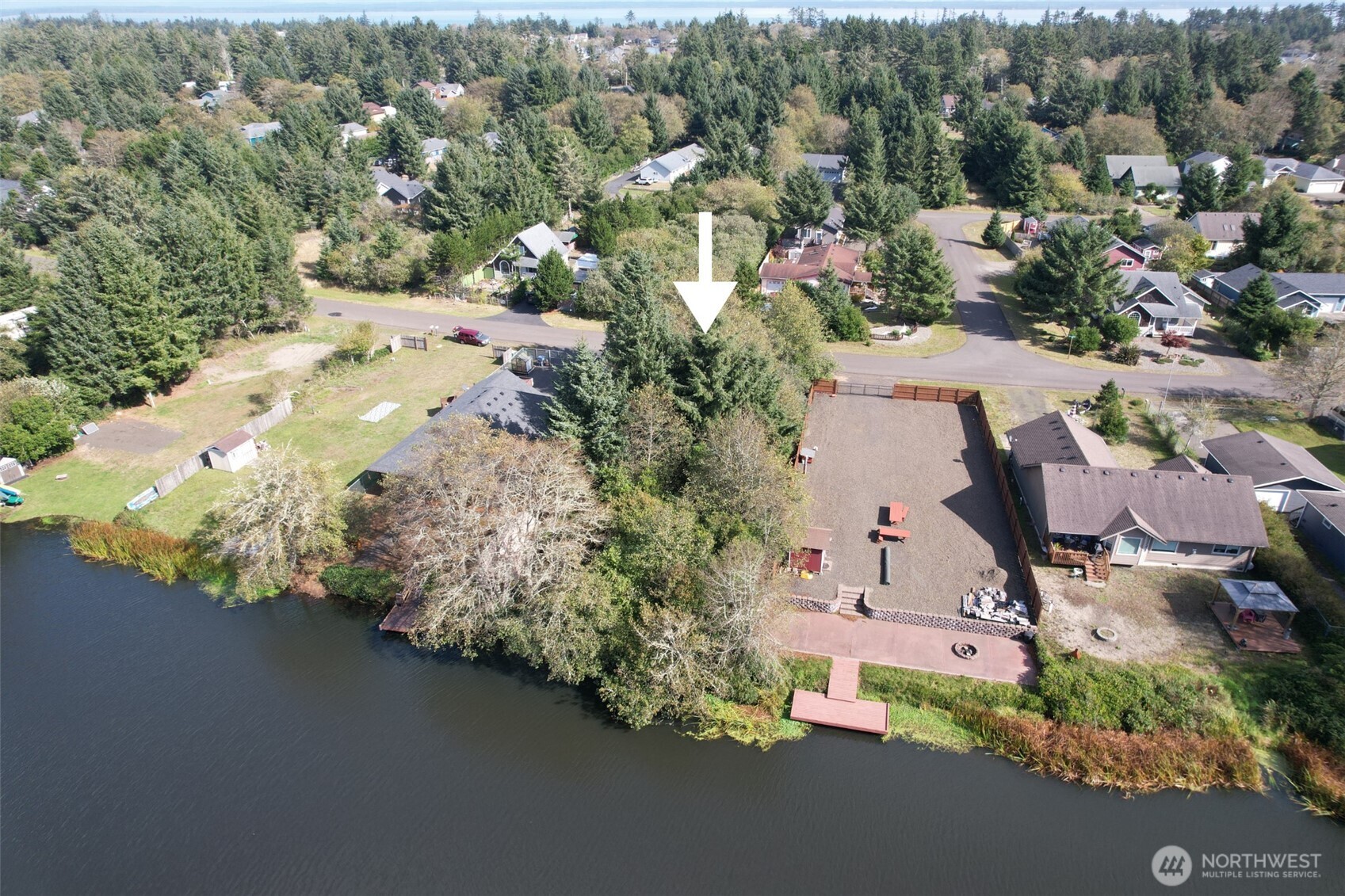 697 Island Circle Property Photo 2