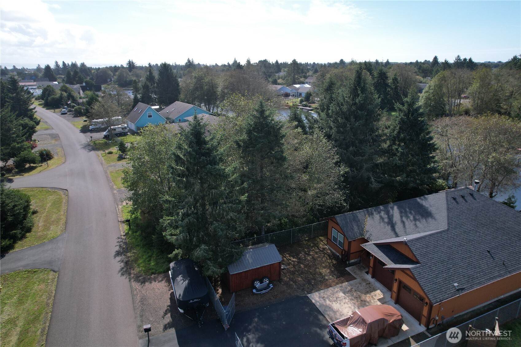 697 Island Circle Property Photo 3