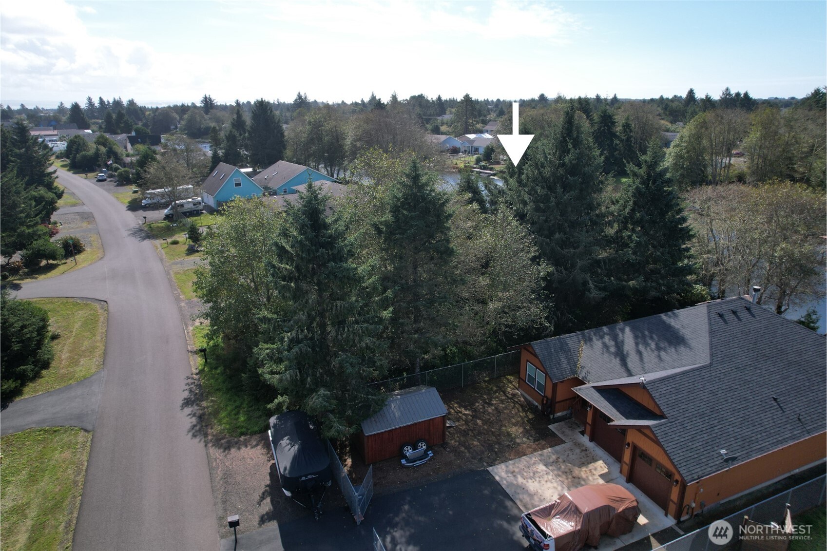697 Island Circle Property Photo 4