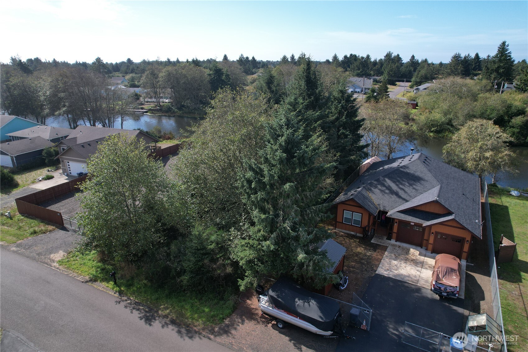 697 Island Circle Property Photo 5