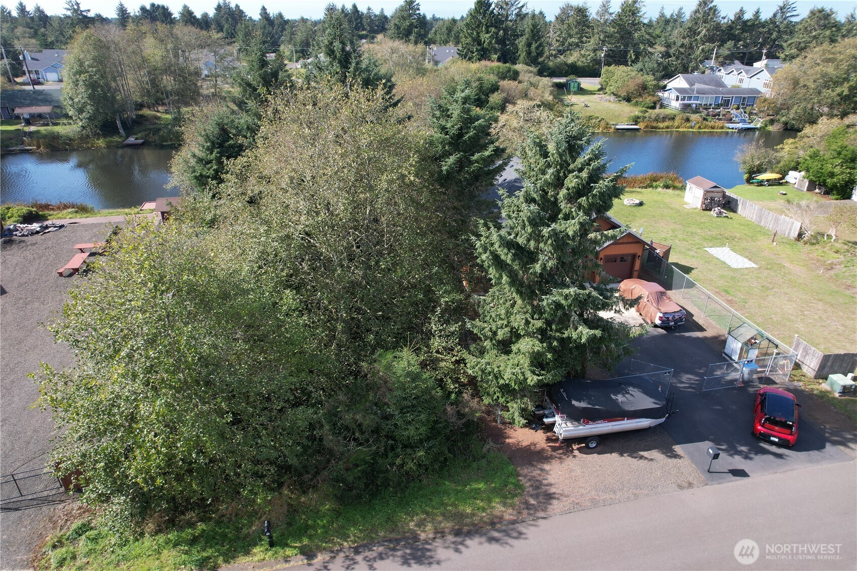 697 Island Circle Property Photo 6