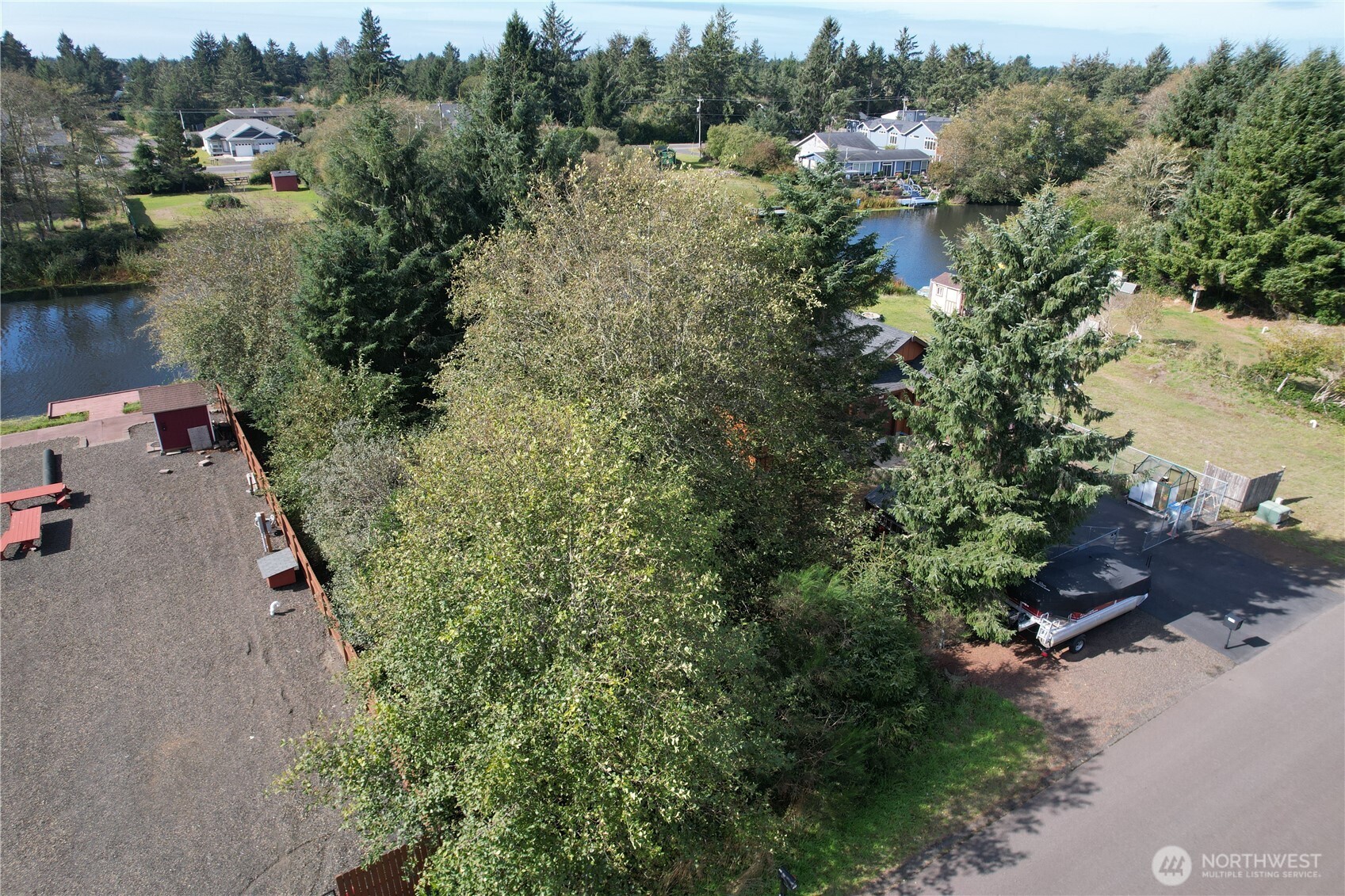 697 Island Circle Property Photo 7