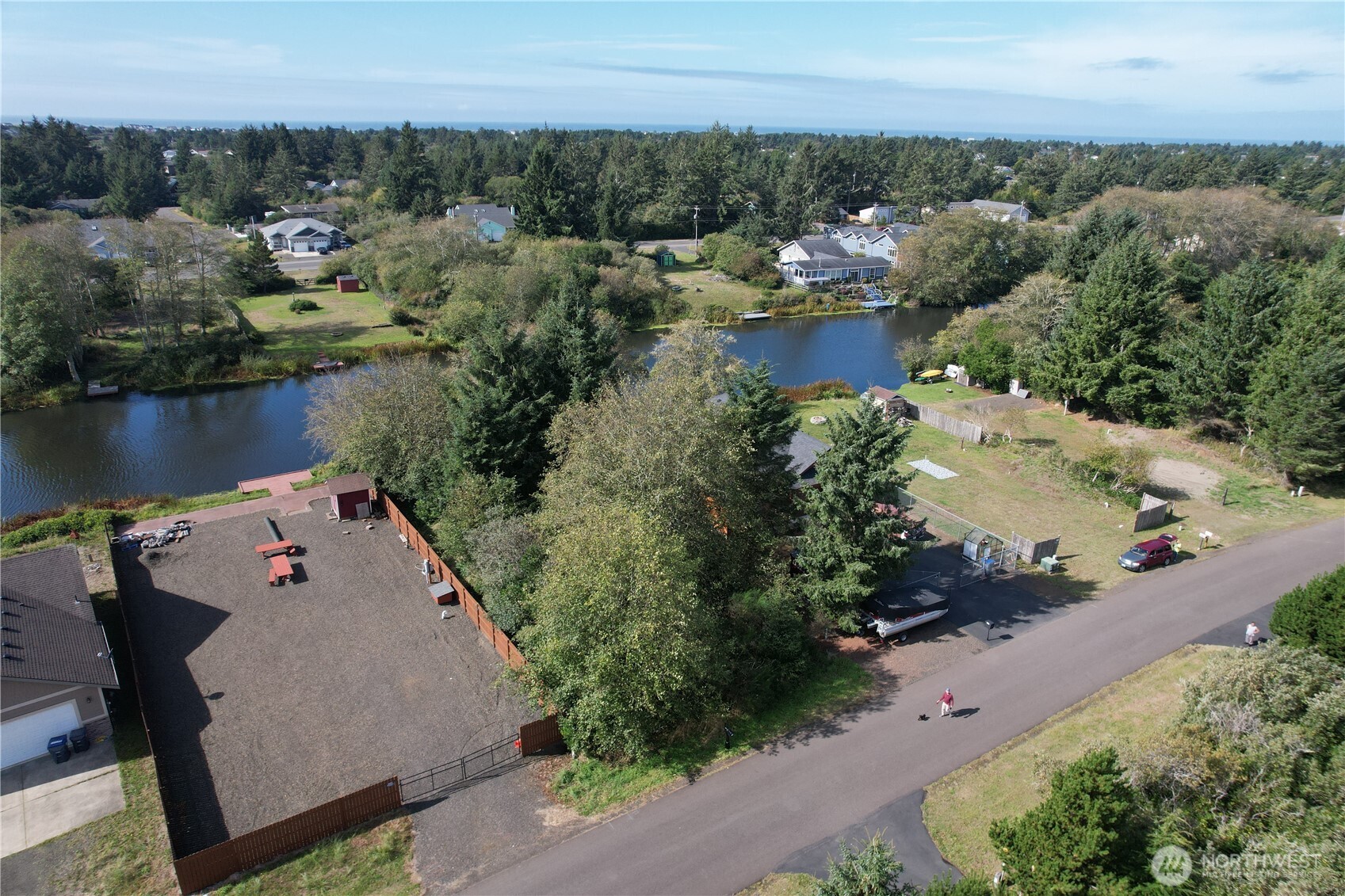 697 Island Circle Property Photo 8