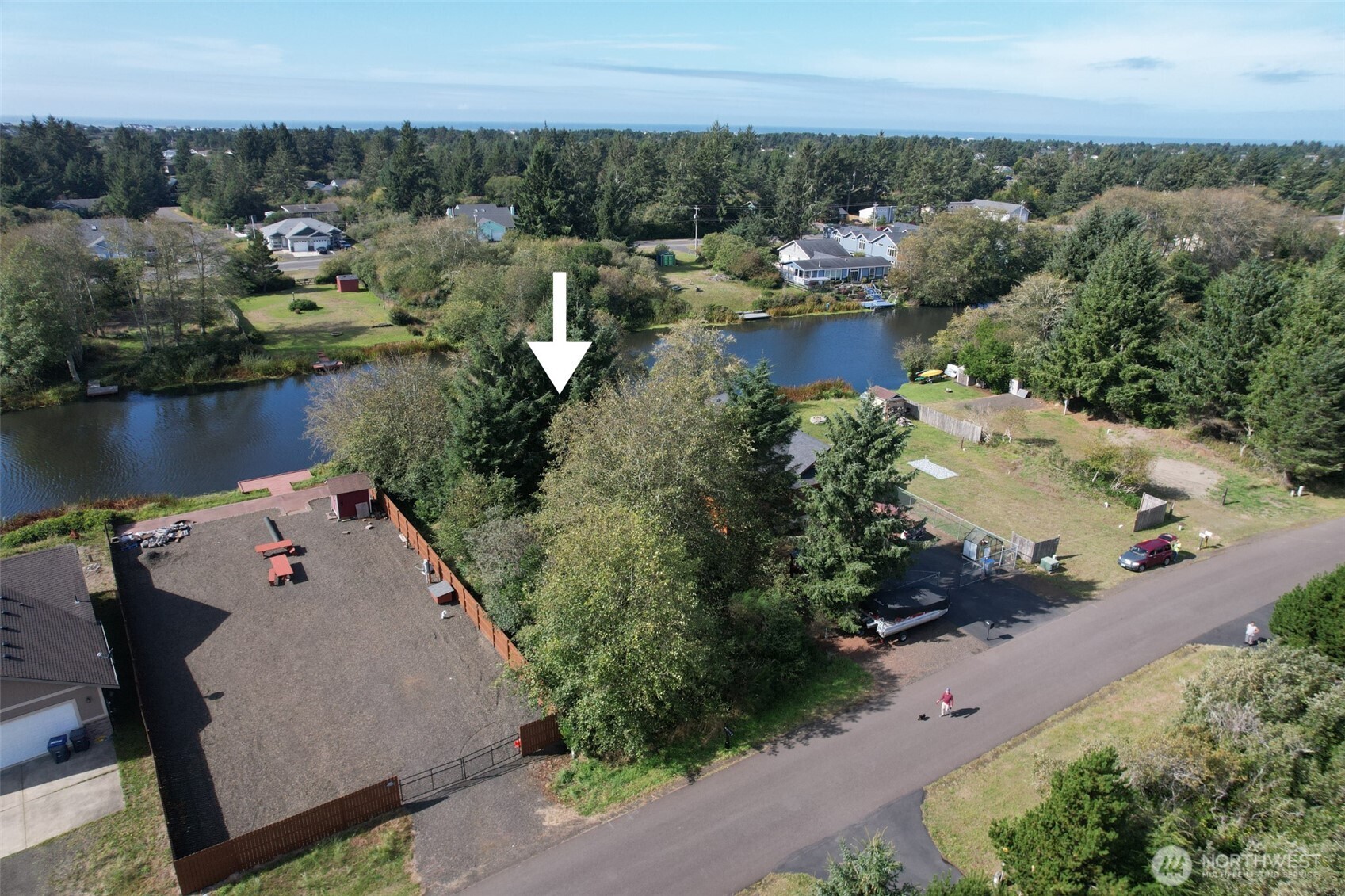 697 Island Circle Property Photo 9