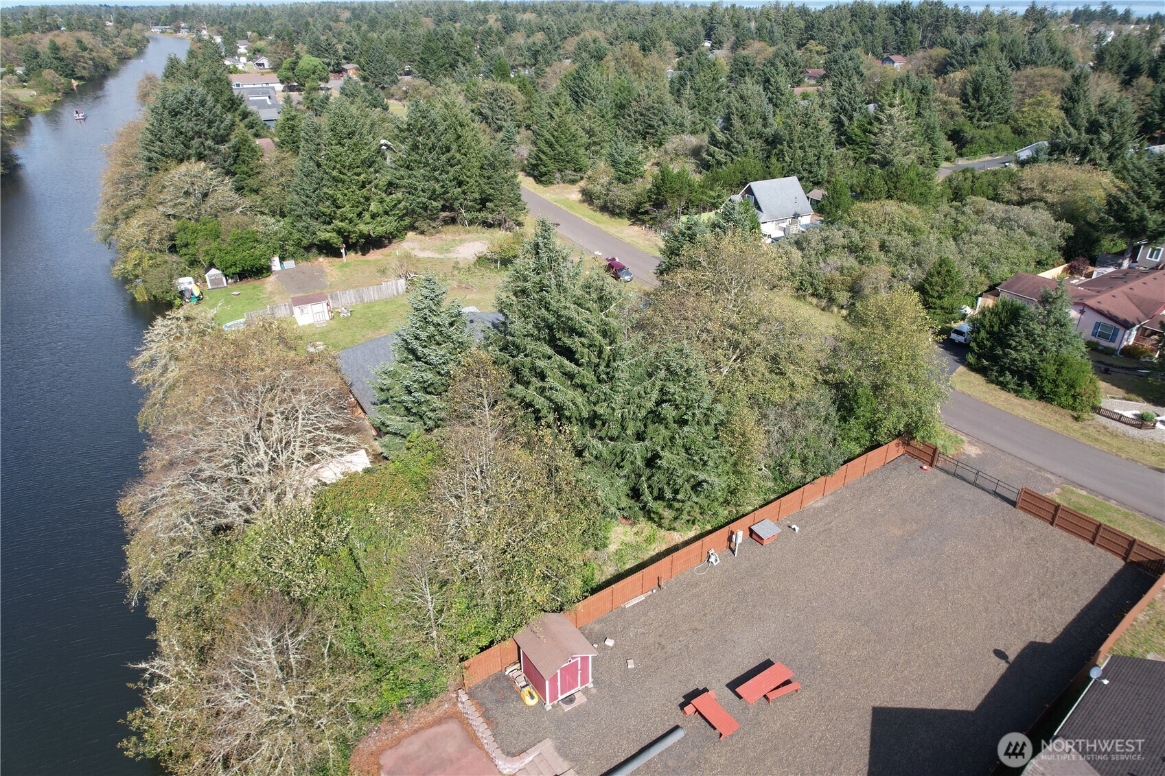697 Island Circle Property Photo 11