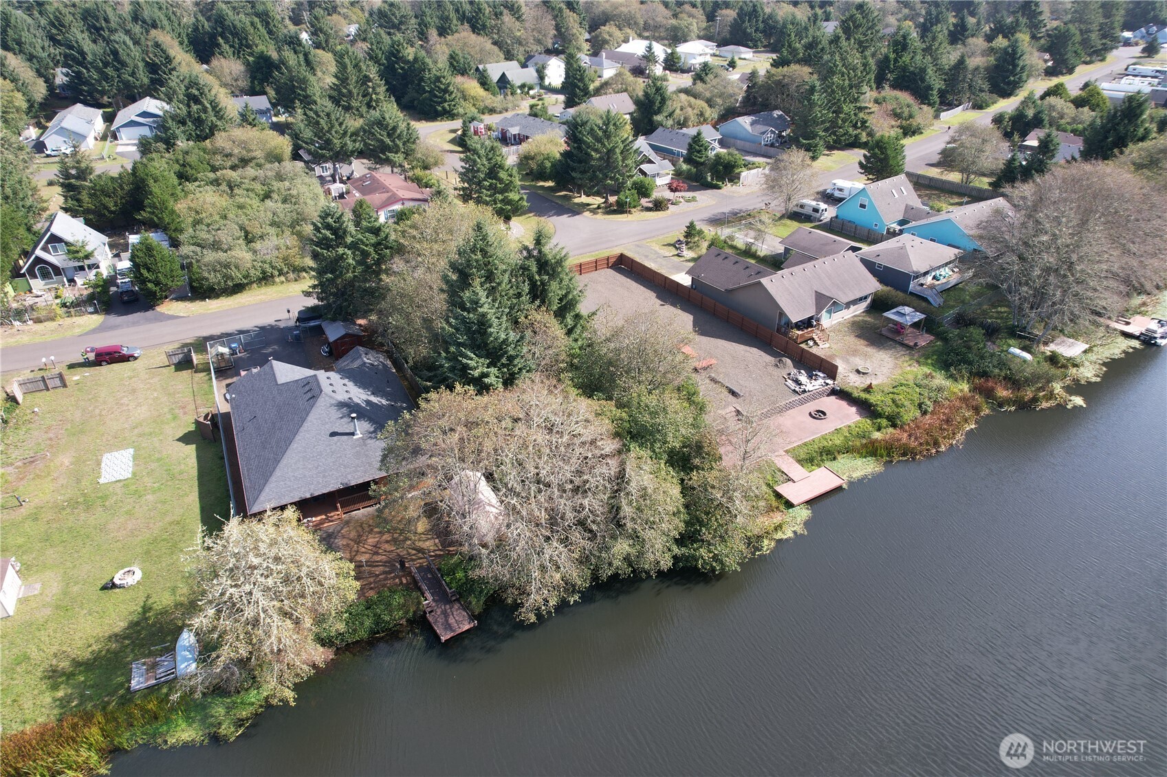697 Island Circle Property Photo 13