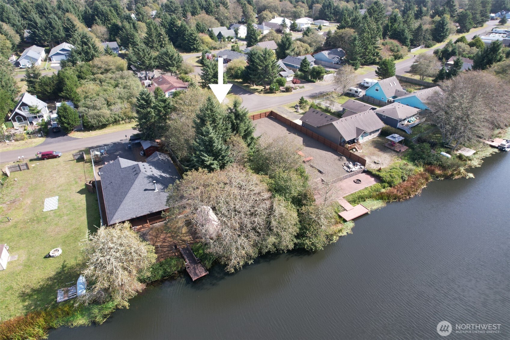 697 Island Circle Property Photo 14