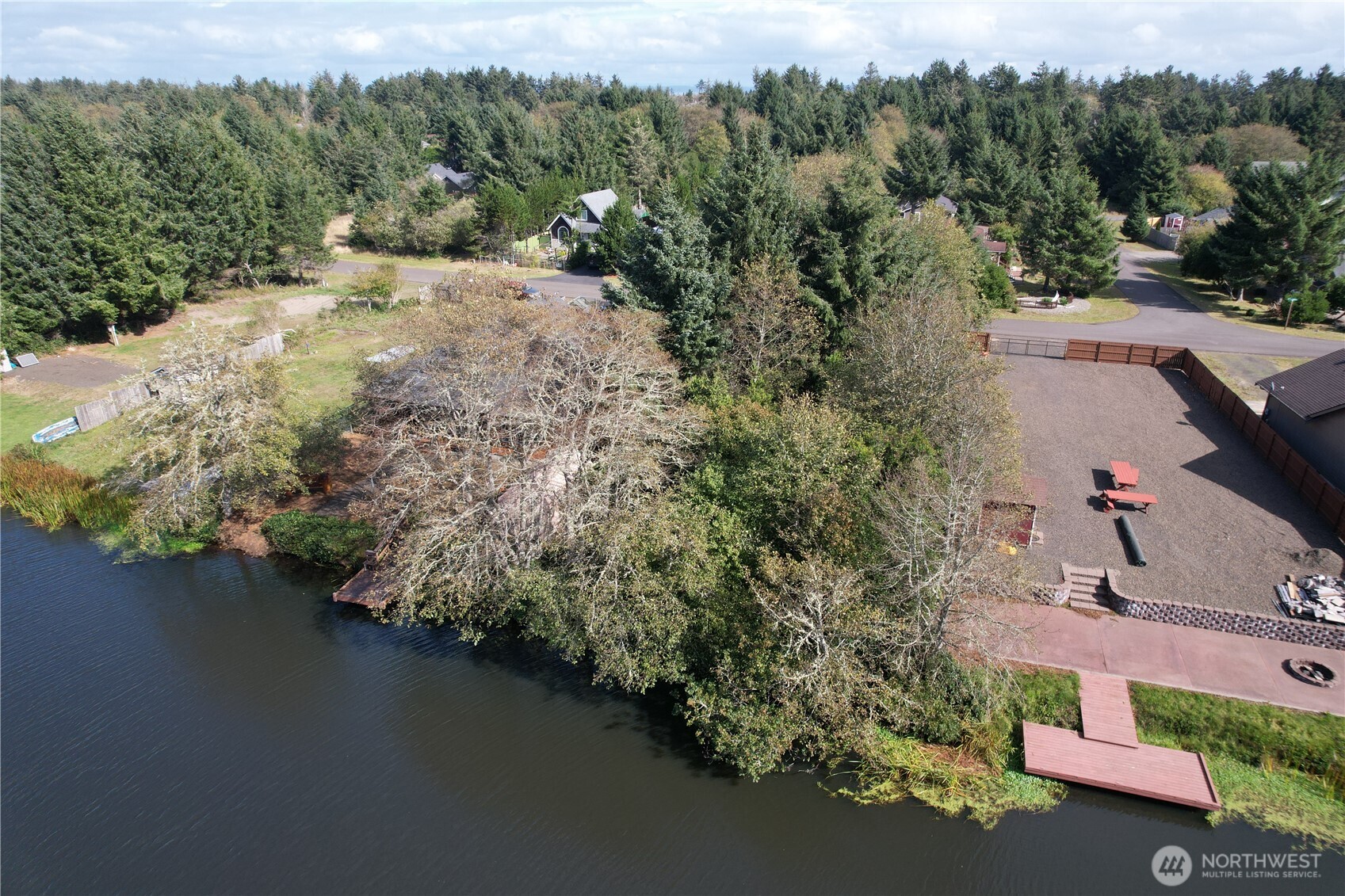 697 Island Circle Property Photo 16
