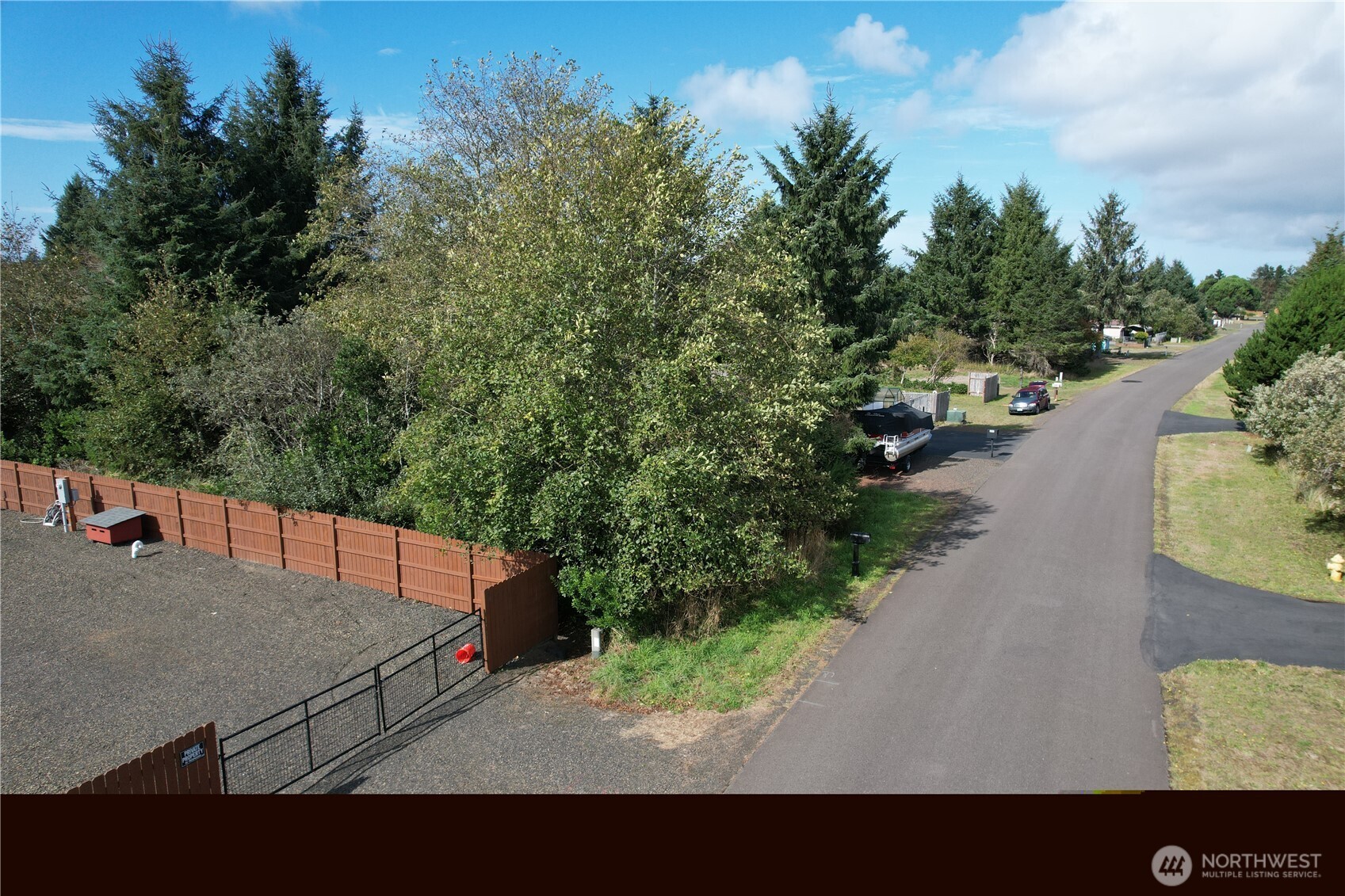 697 Island Circle Property Photo 18