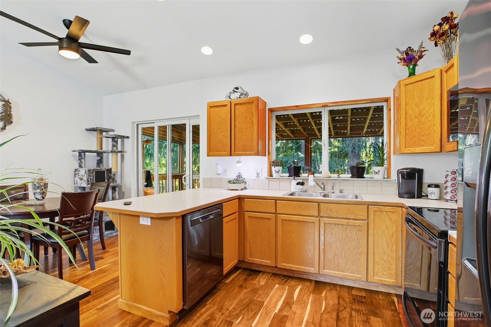 12211 Rainbow Drive Property Photo 7