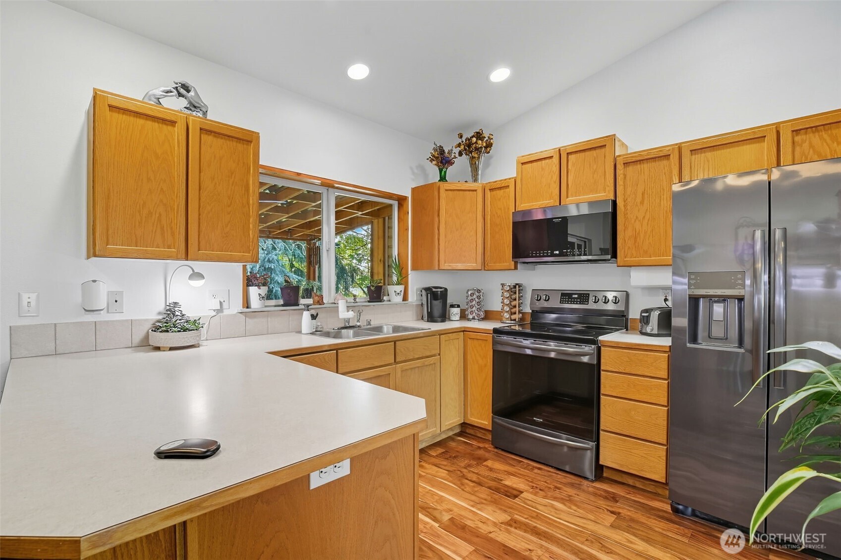 12211 Rainbow Drive Property Photo 8