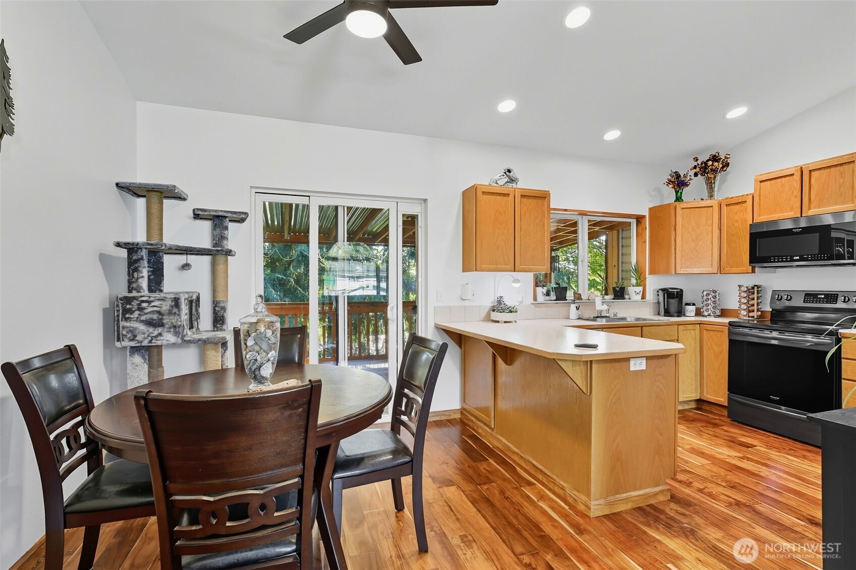 12211 Rainbow Drive Property Photo 9