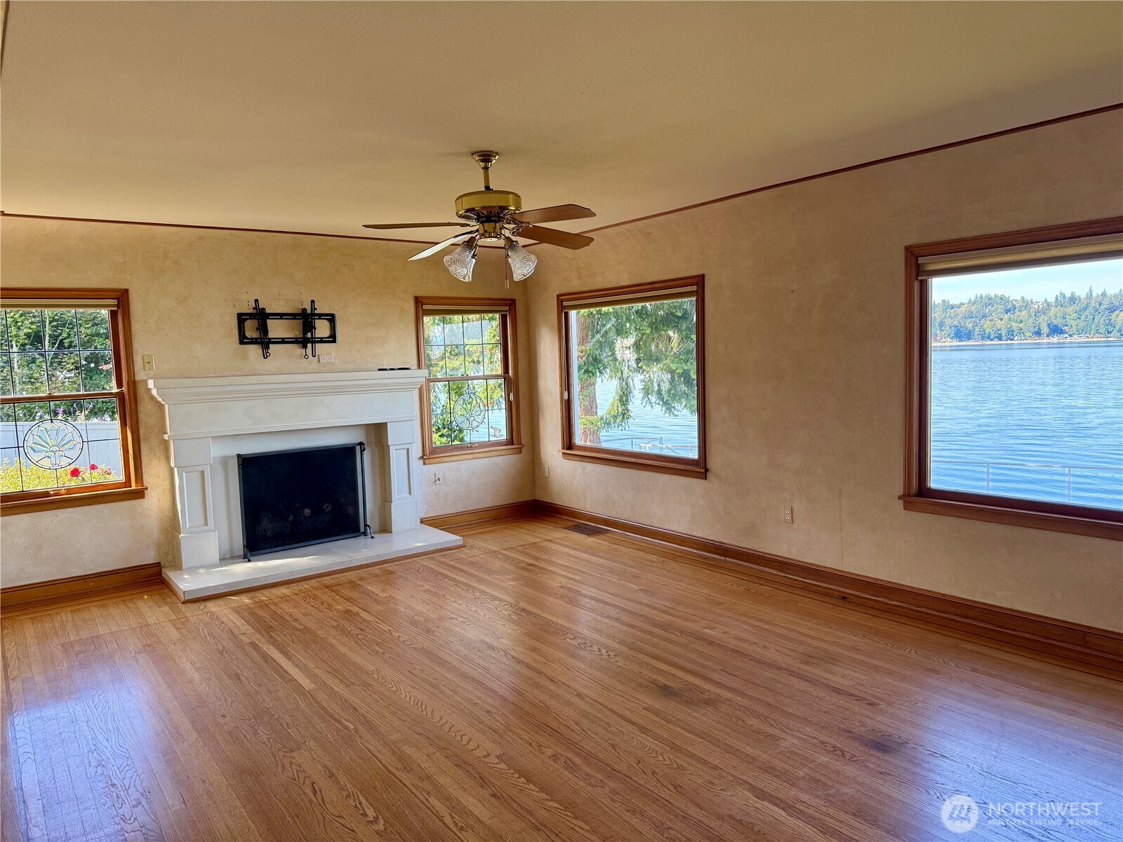 3538 Beach Drive Property Photo 27