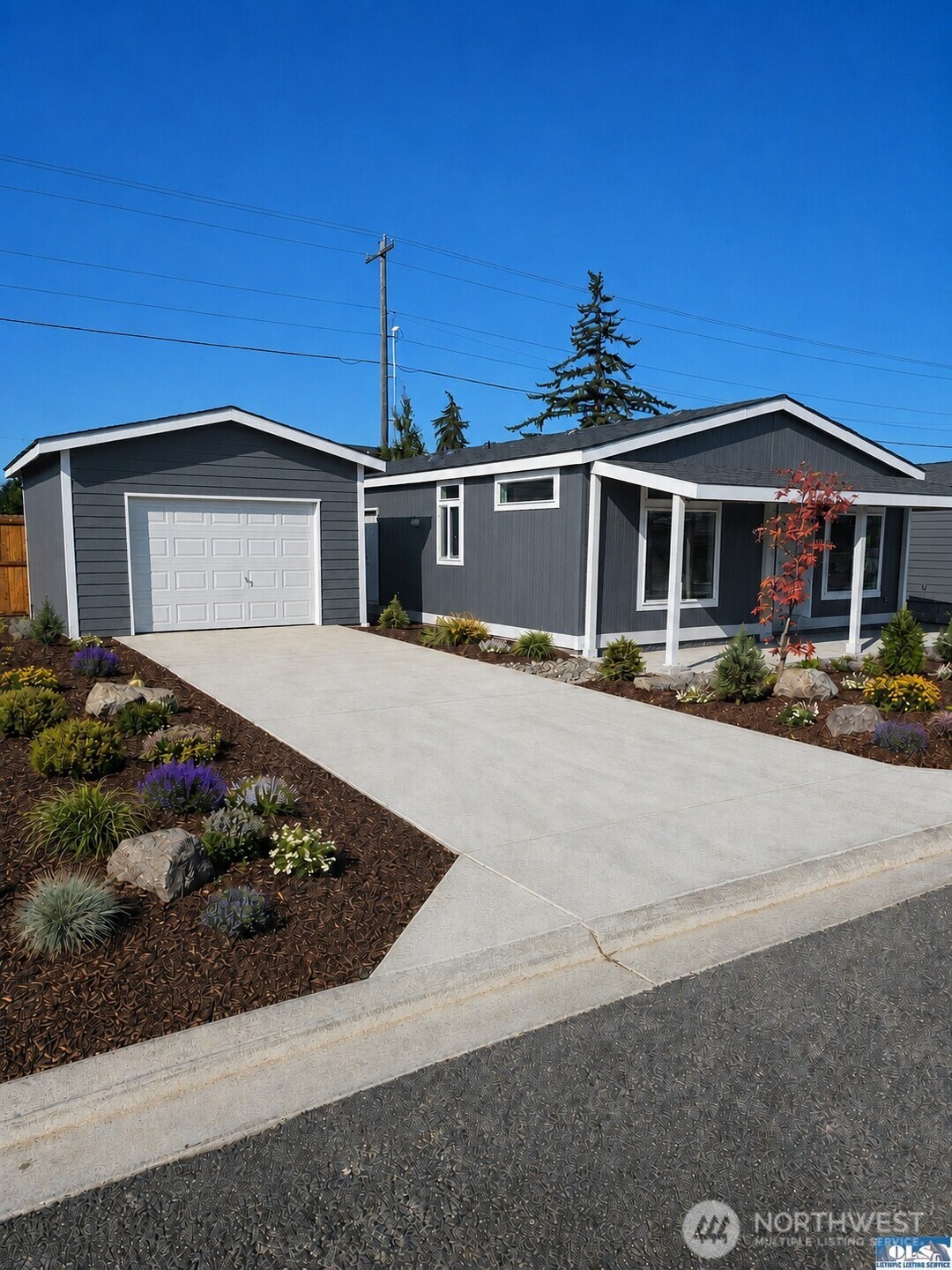 881 N Iris Avenue Property Photo 1