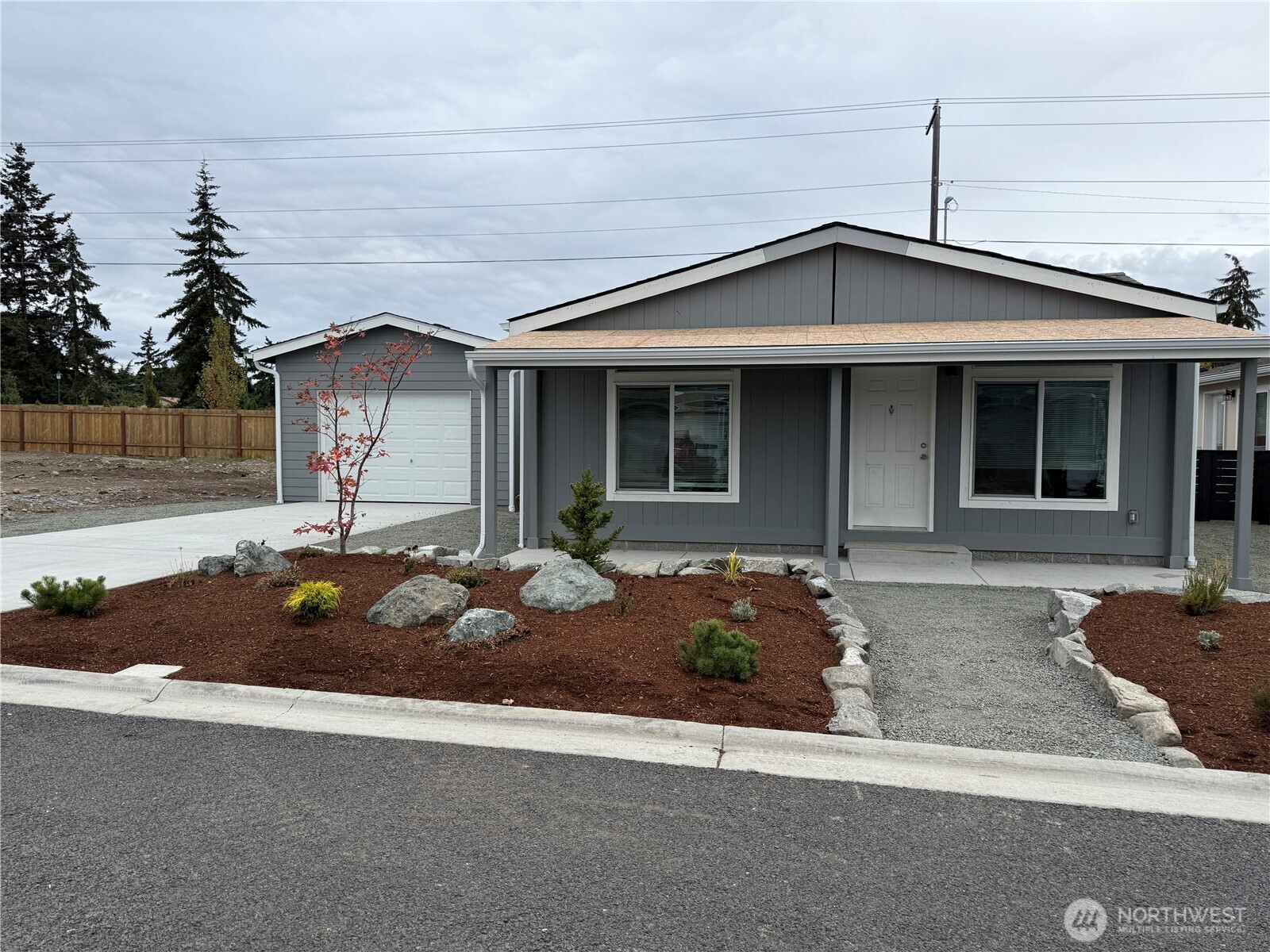 881 N Iris Avenue Property Photo 2
