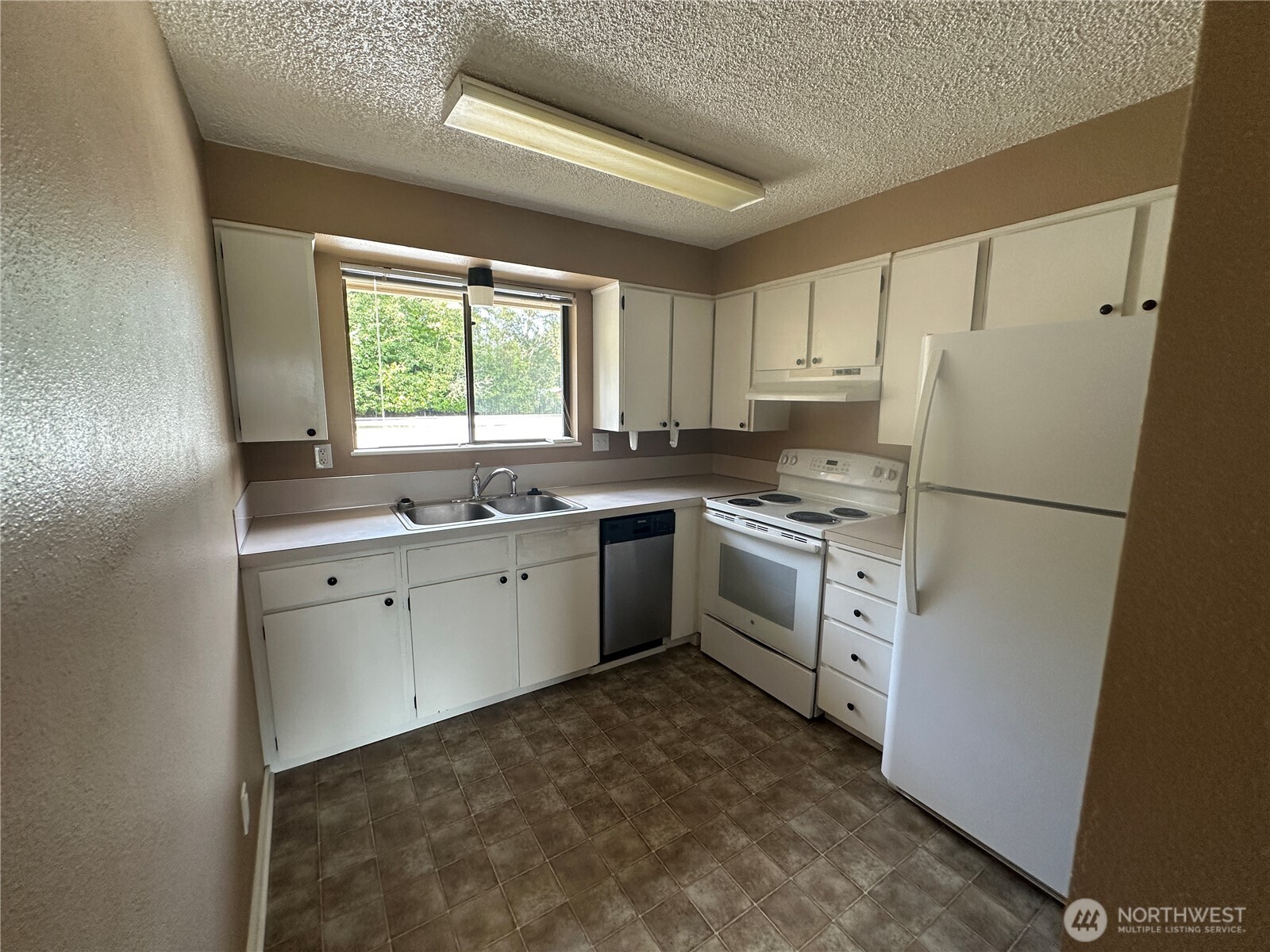 910 Barnhart Street Property Photo 13