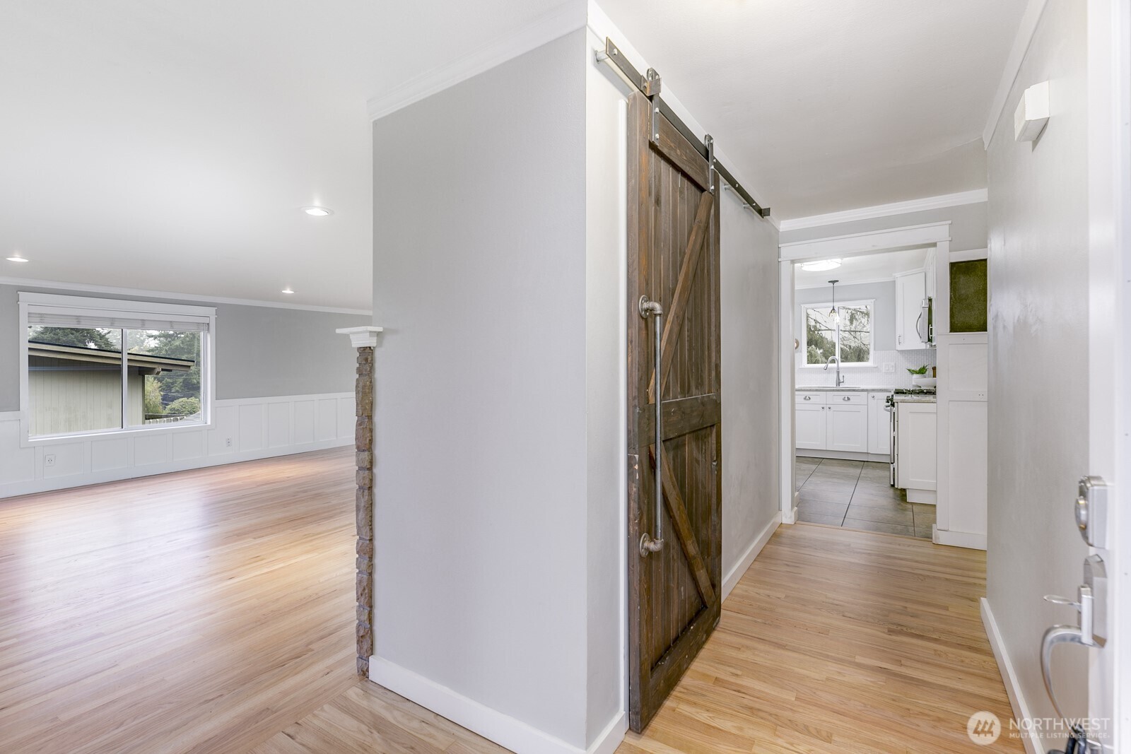 2425 Whitechuck Drive Property Photo 4