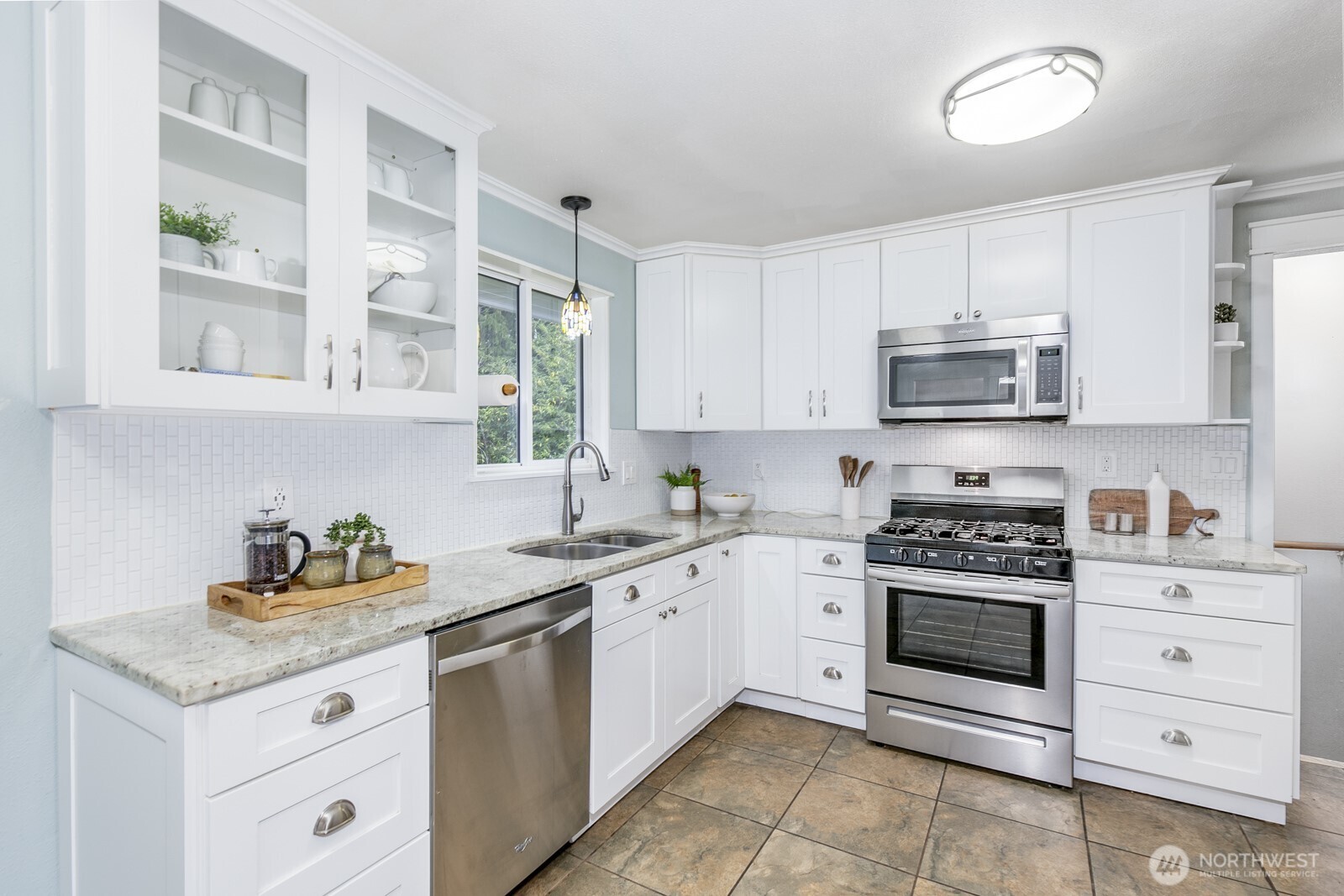 2425 Whitechuck Drive Property Photo 11