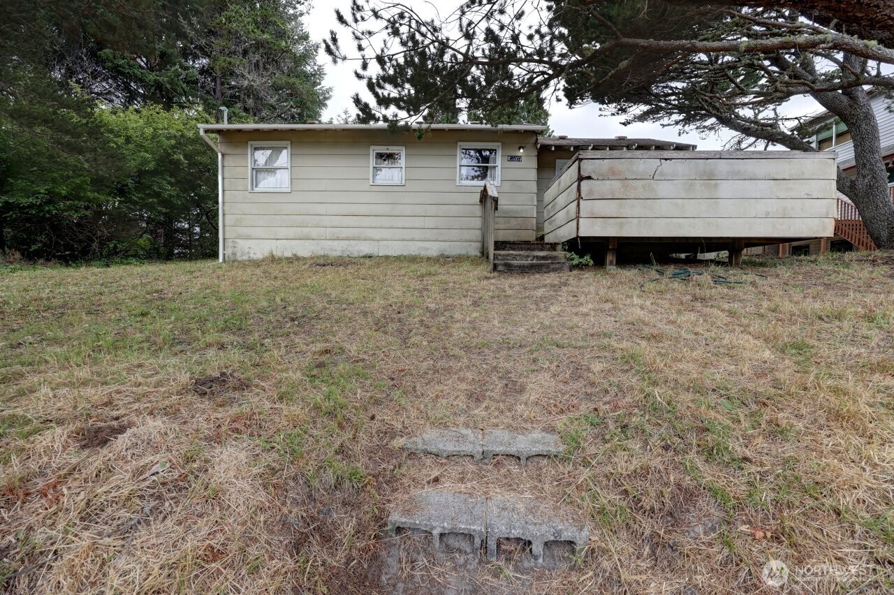 13907 N Street Property Photo 9