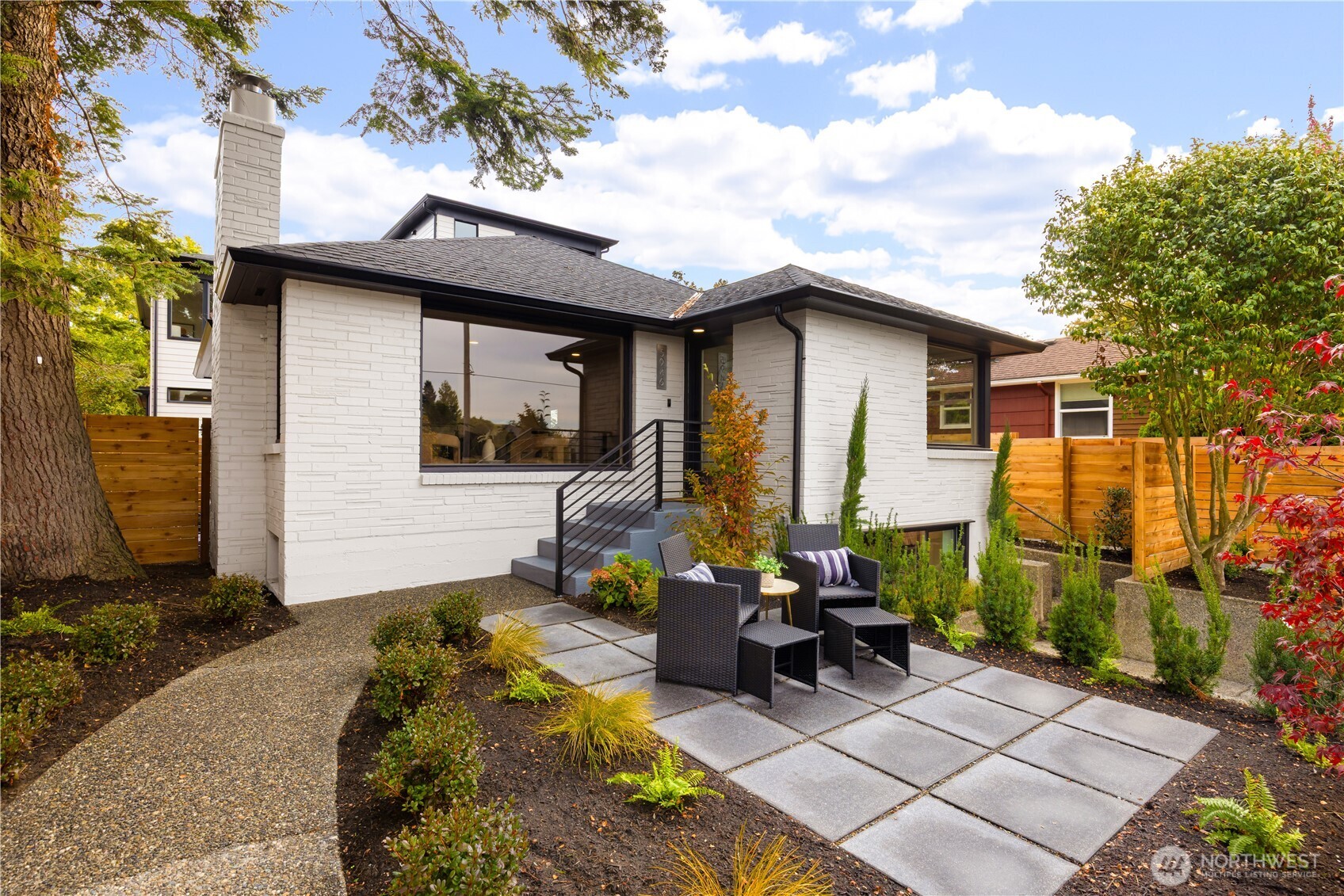 5946 39th Avenue Property Photo 4