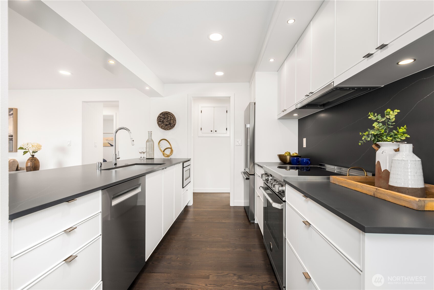 5946 39th Avenue Property Photo 10