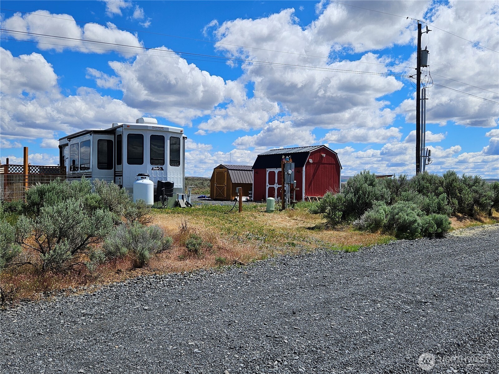 5365 W Coyote Trail Property Photo 2