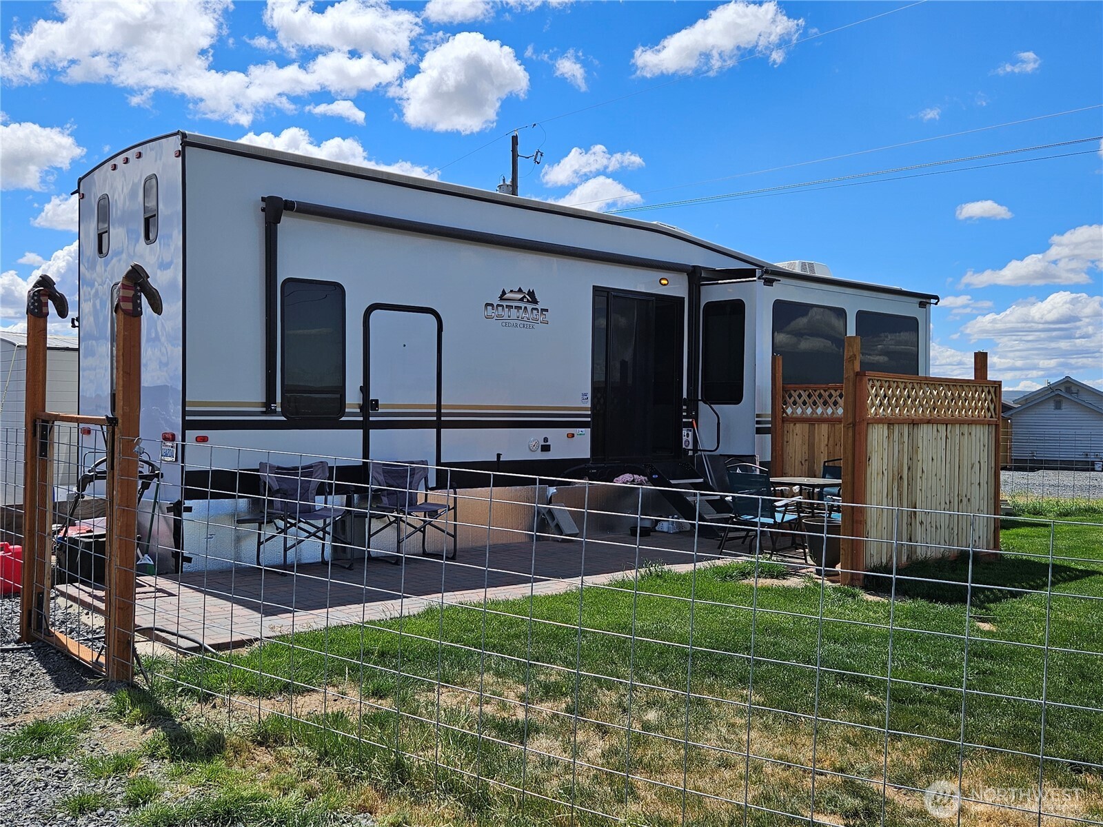 5365 W Coyote Trail Property Photo 3
