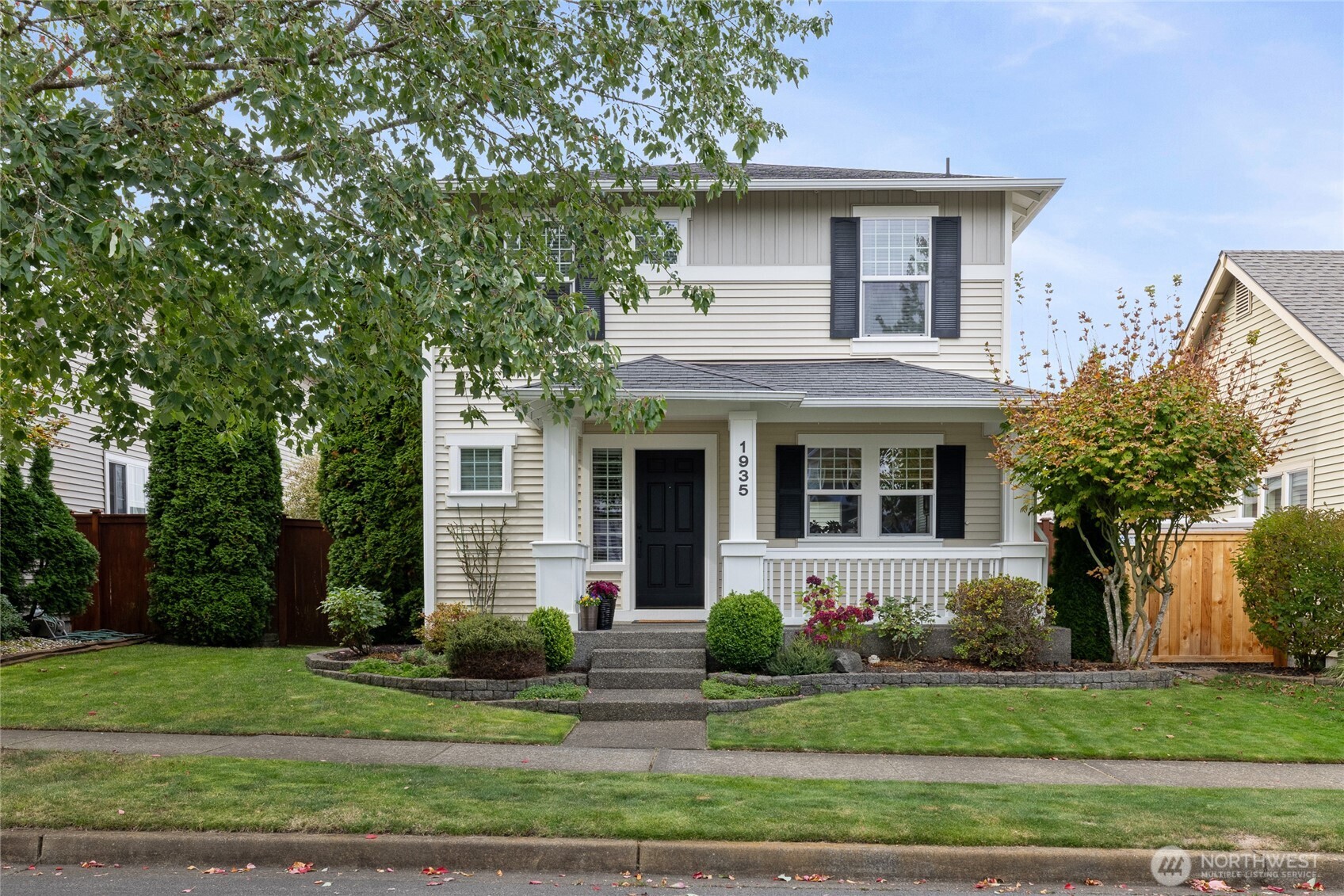 1935 Jensen Ave Property Photo 1