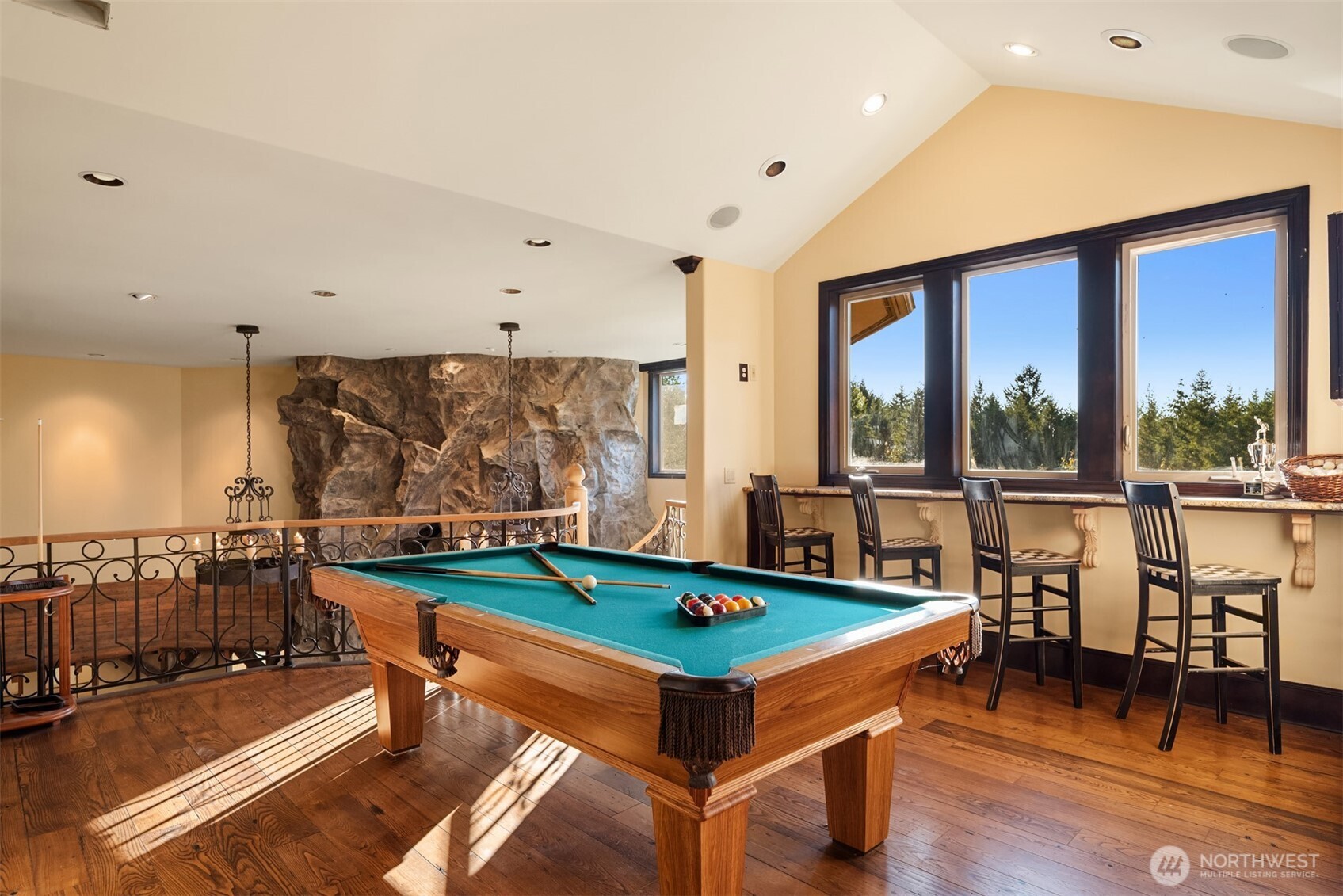 2444327 Property Photo 25
