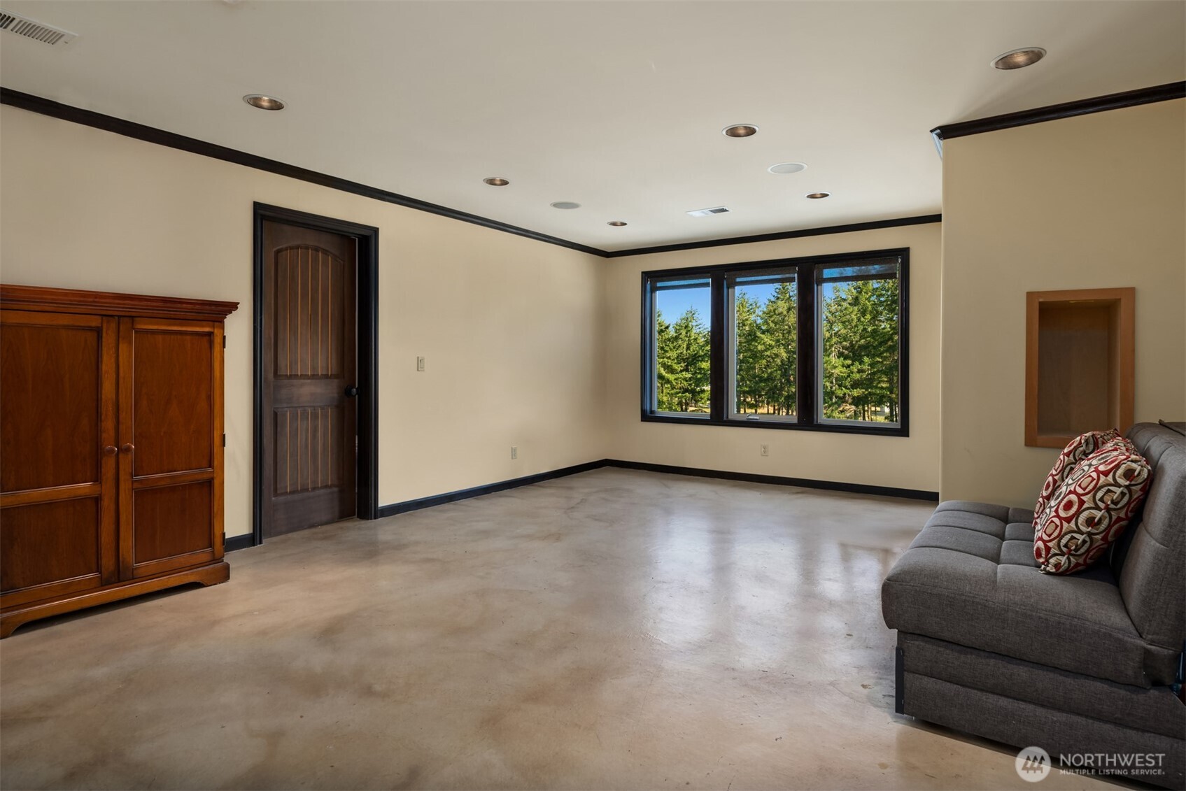 2444327 Property Photo 37