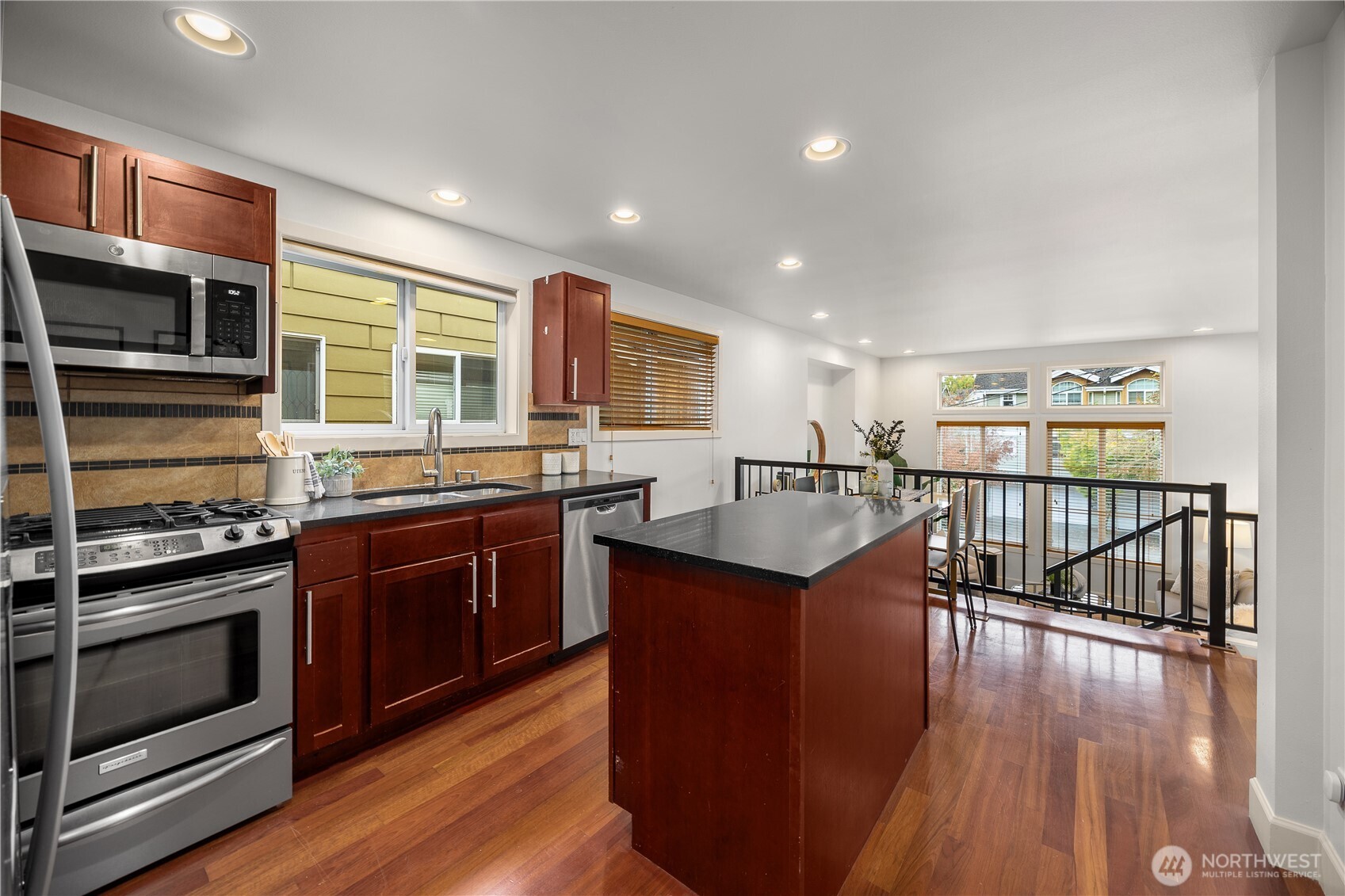 2120 W Ruffner Street Property Photo 6