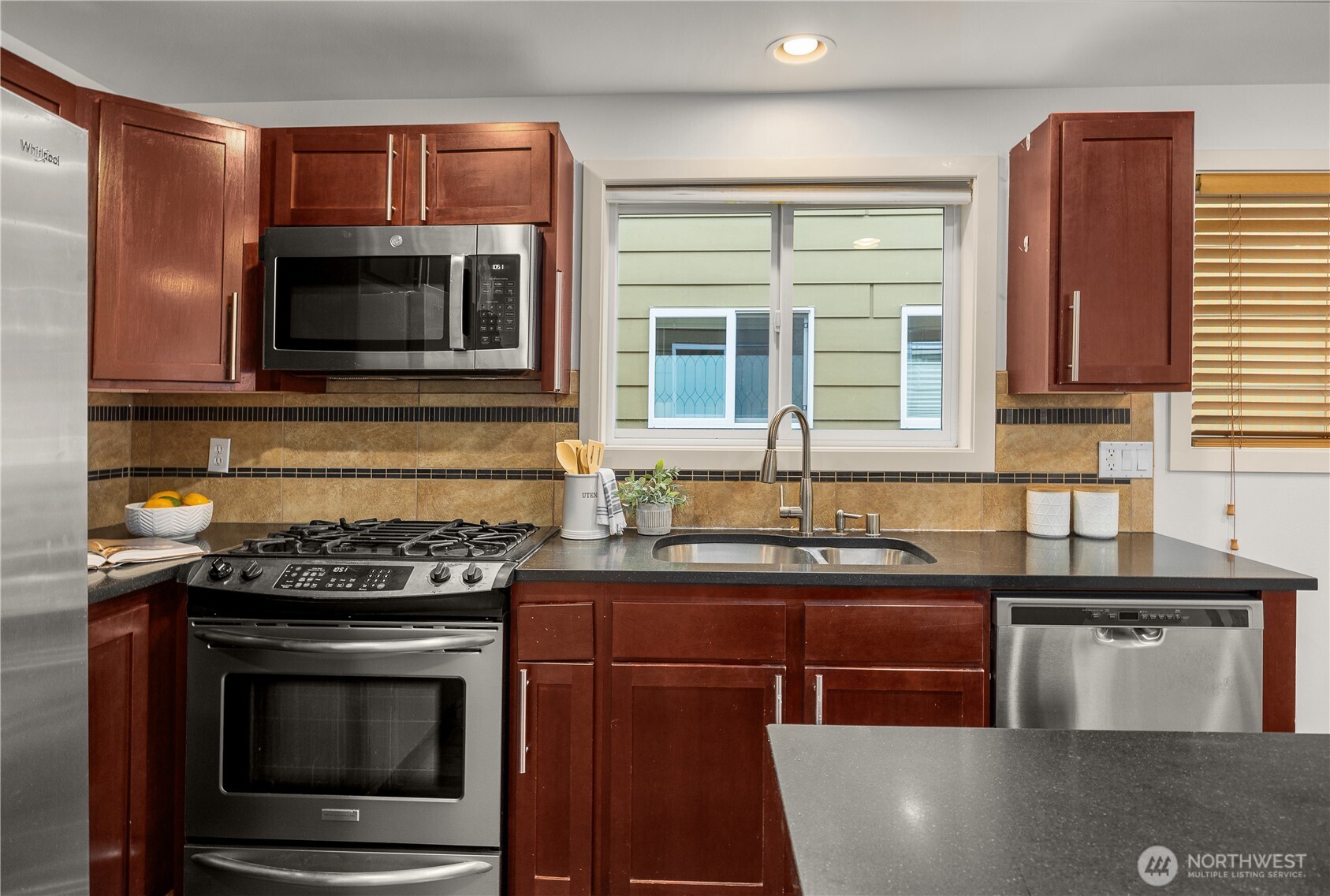 2120 W Ruffner Street Property Photo 7