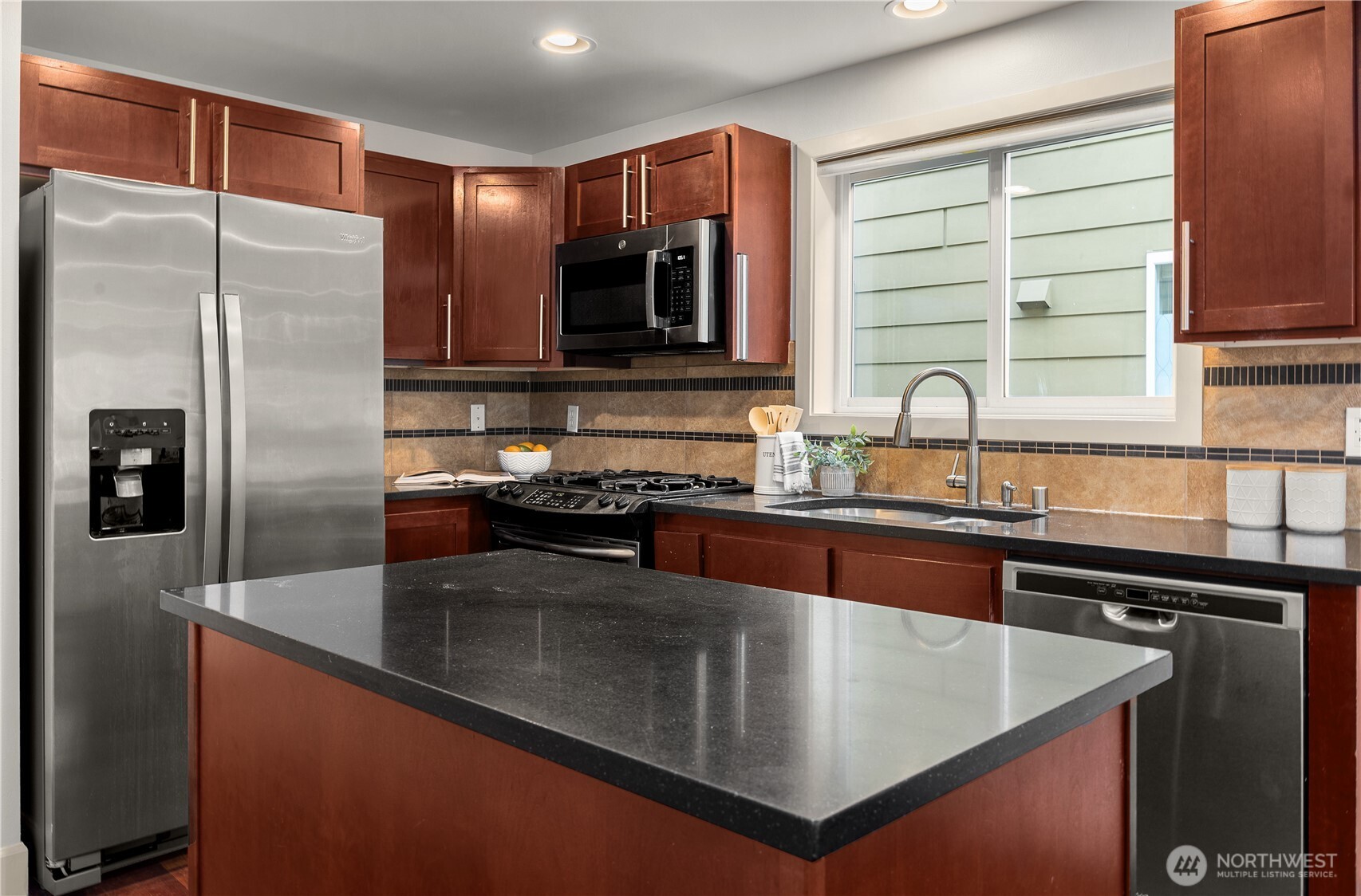 2120 W Ruffner Street Property Photo 8