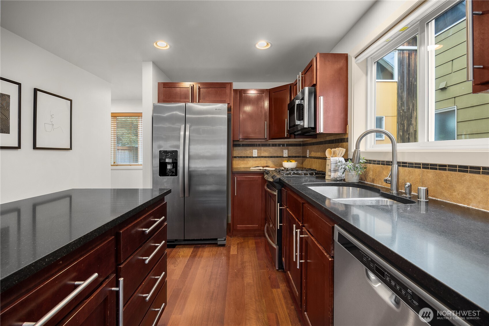 2120 W Ruffner Street Property Photo 9