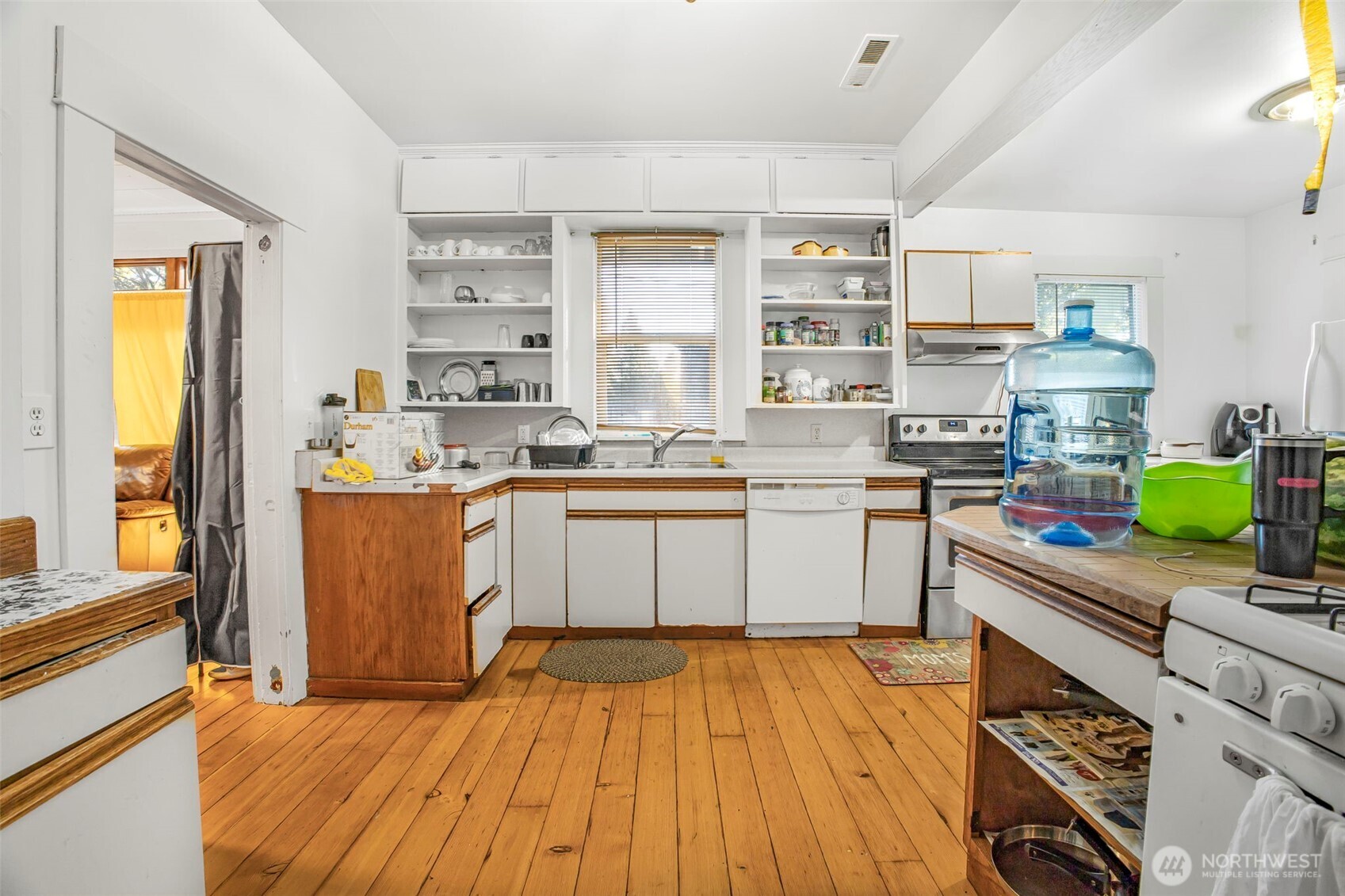 6037 Old Guide Road Property Photo 3