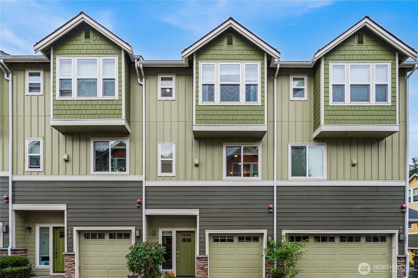 23000 NE 8th E5 Property Photo 1