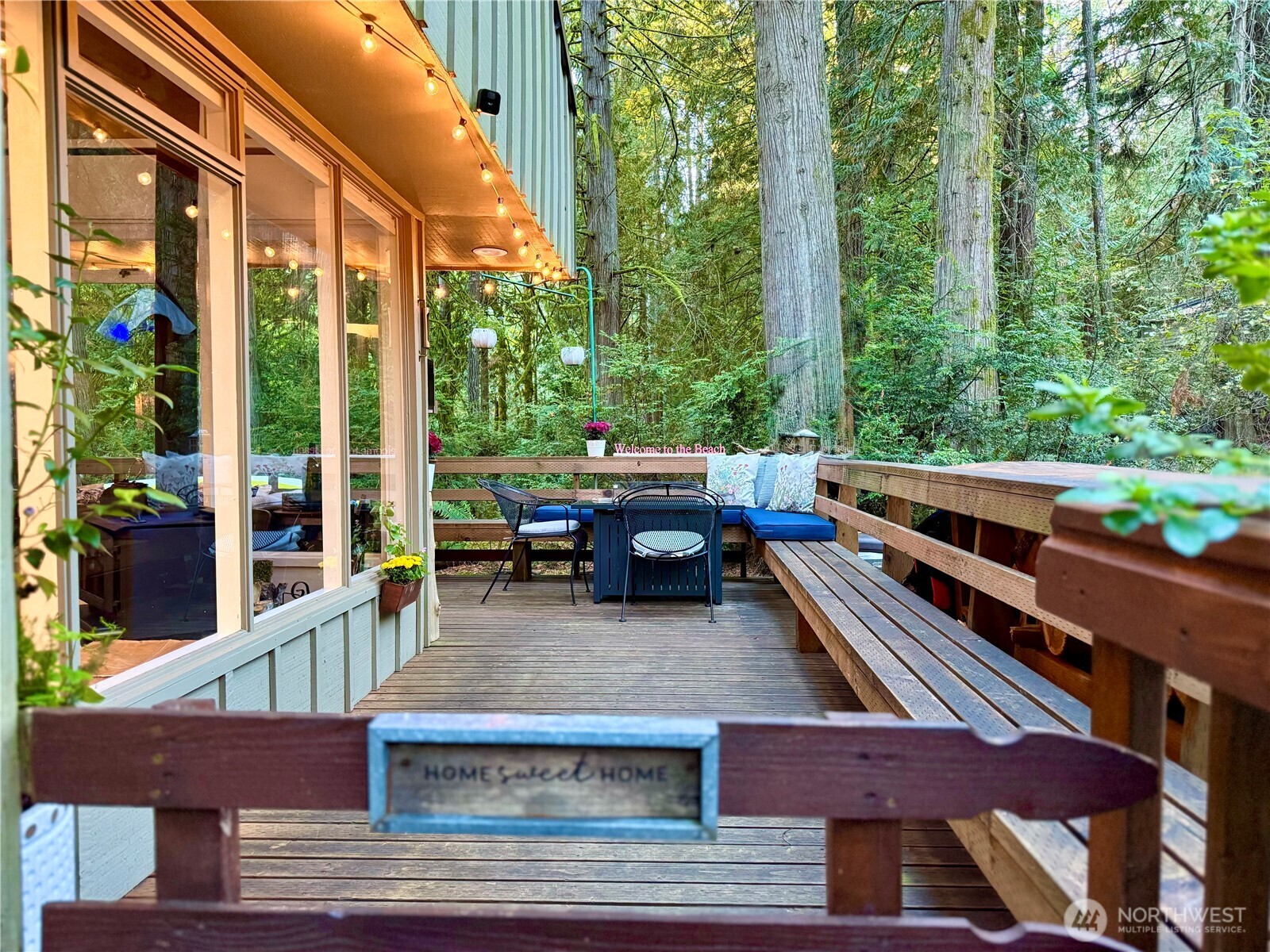 314 E Pointes Drive East Property Photo 1